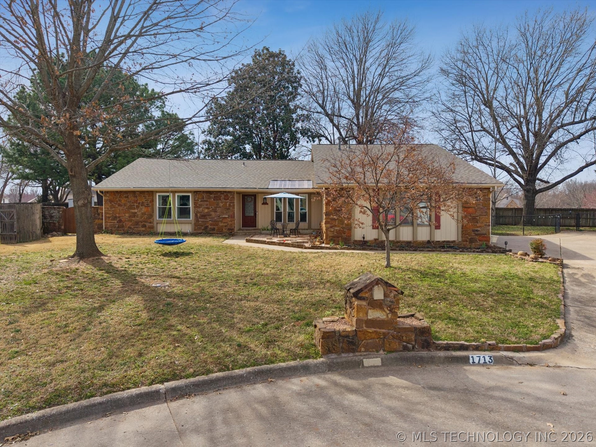 1713 W Van Buren Court Property Photo 1