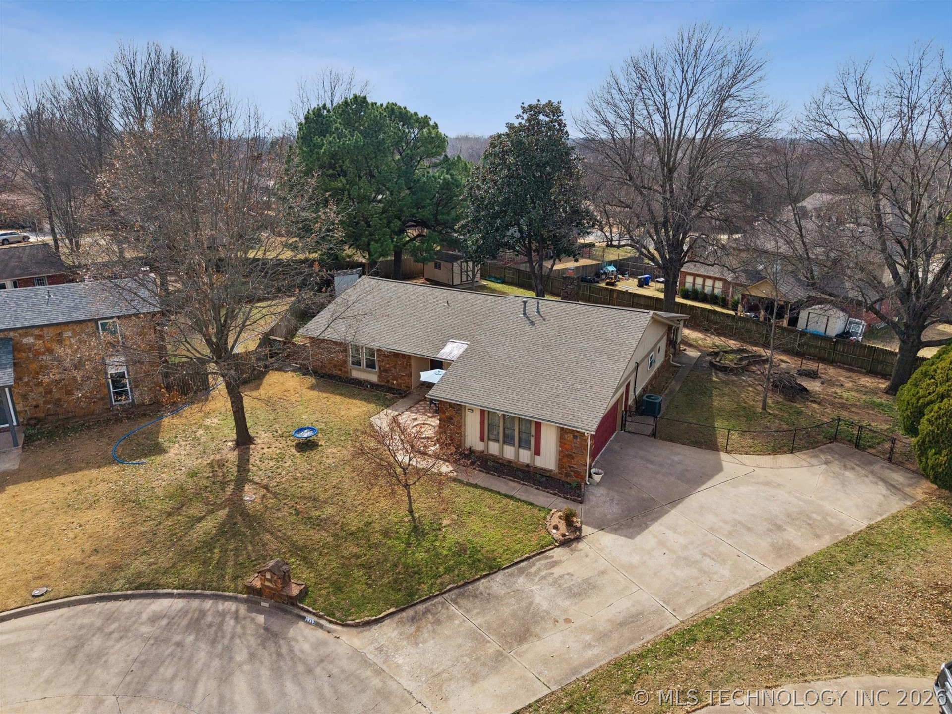 1713 W Van Buren Court Property Photo 3