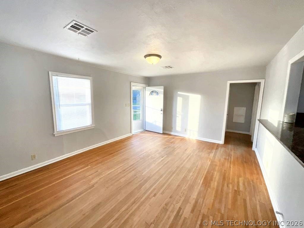1208 S Erie Avenue Property Photo 4