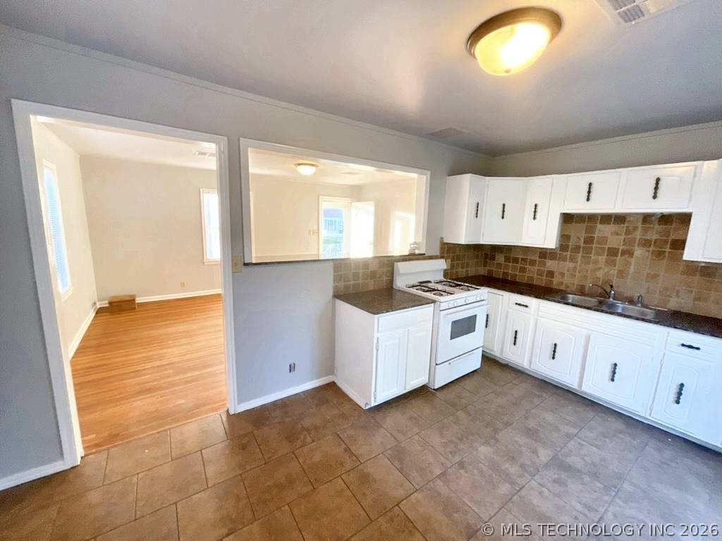 1208 S Erie Avenue Property Photo 6