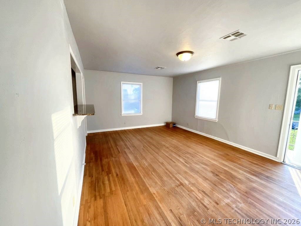 1208 S Erie Avenue Property Photo 7