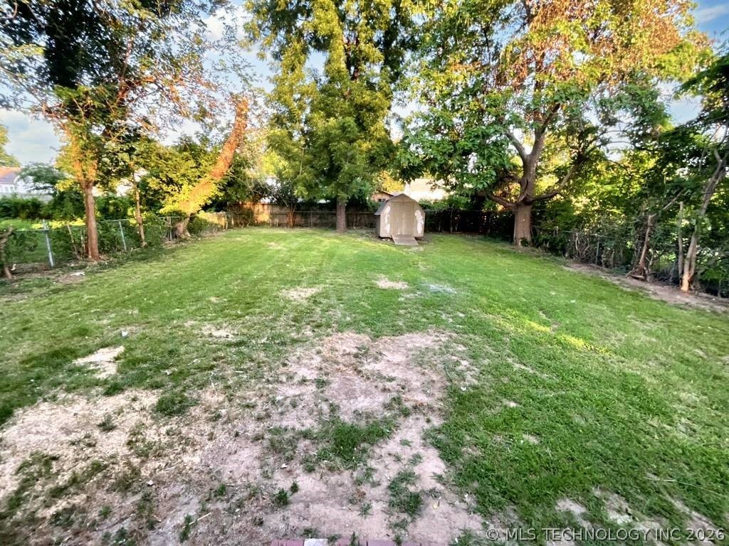 1208 S Erie Avenue Property Photo 8