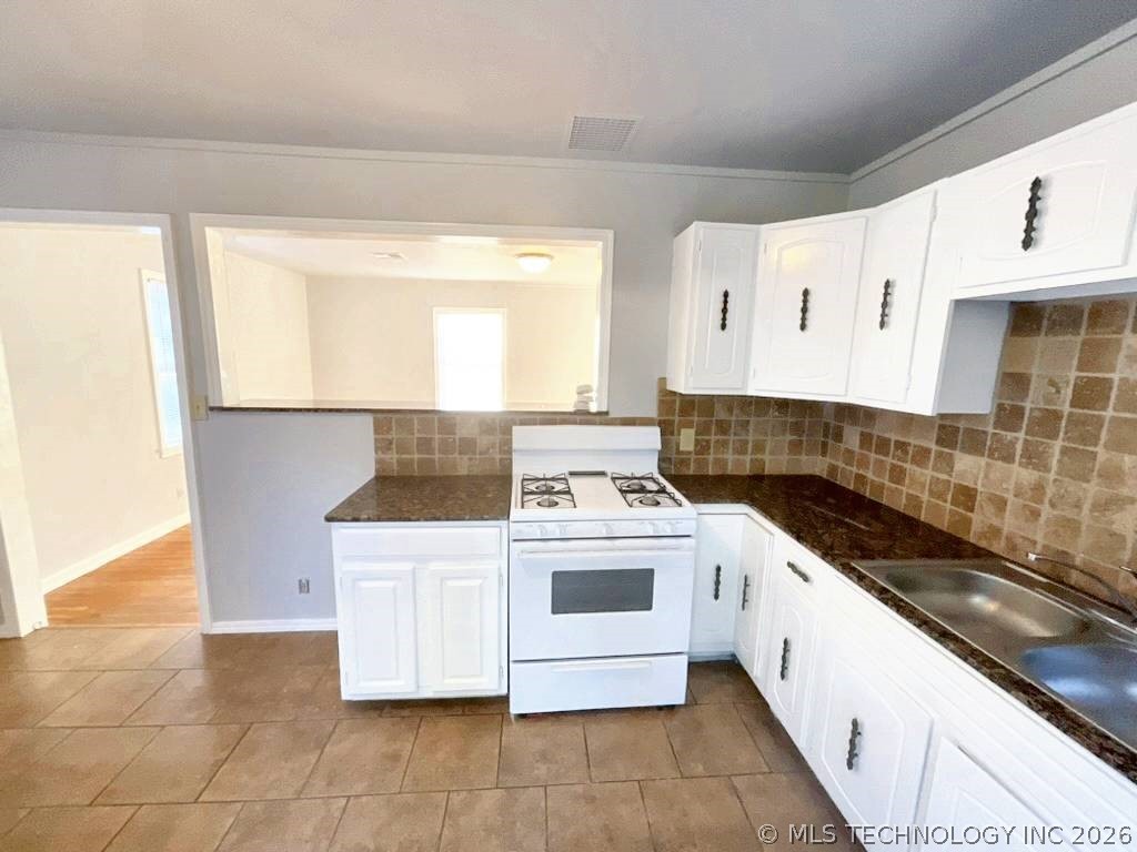 1208 S Erie Avenue Property Photo 10