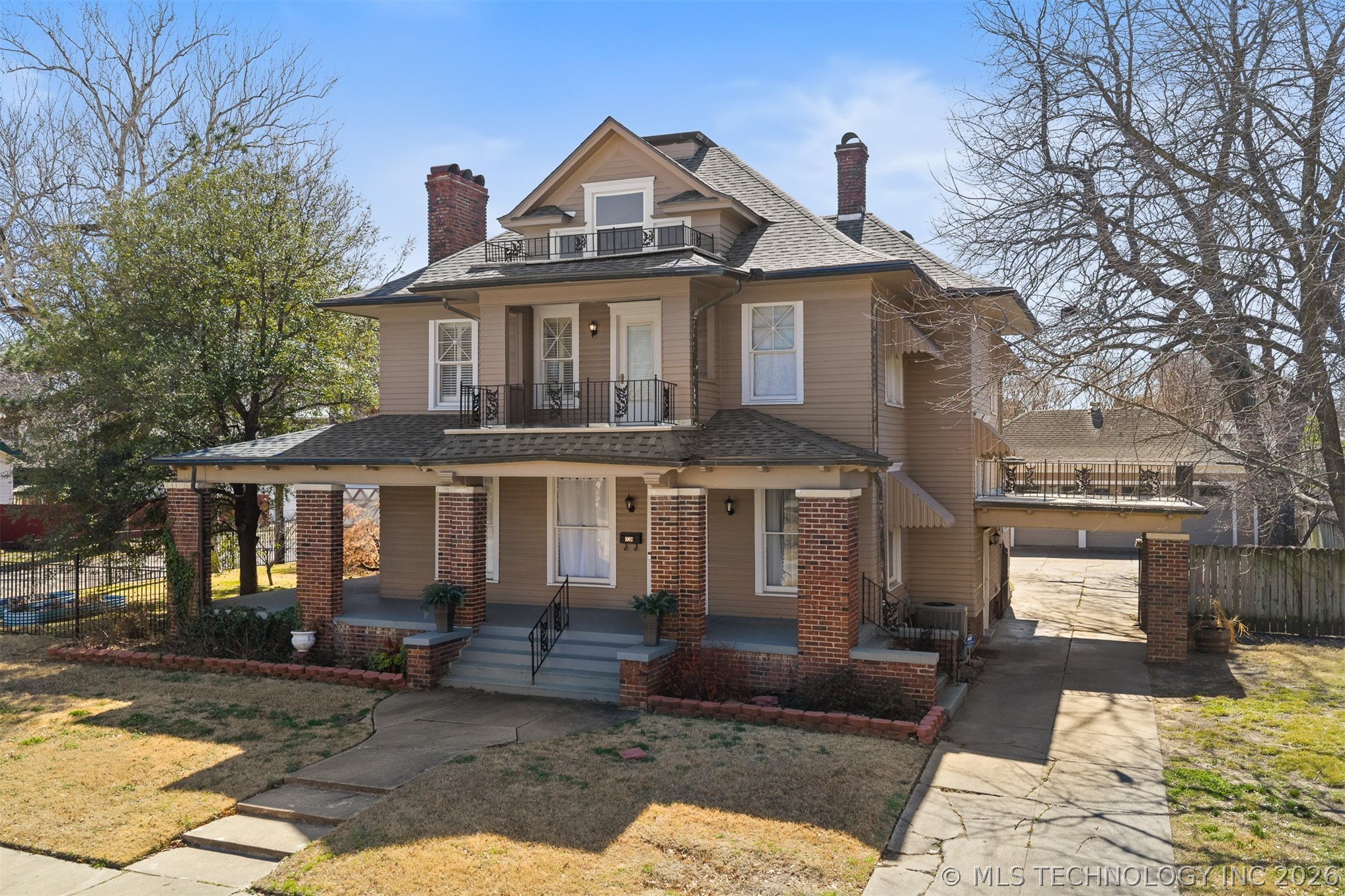 1002 Stanley Street SW Property Photo 1