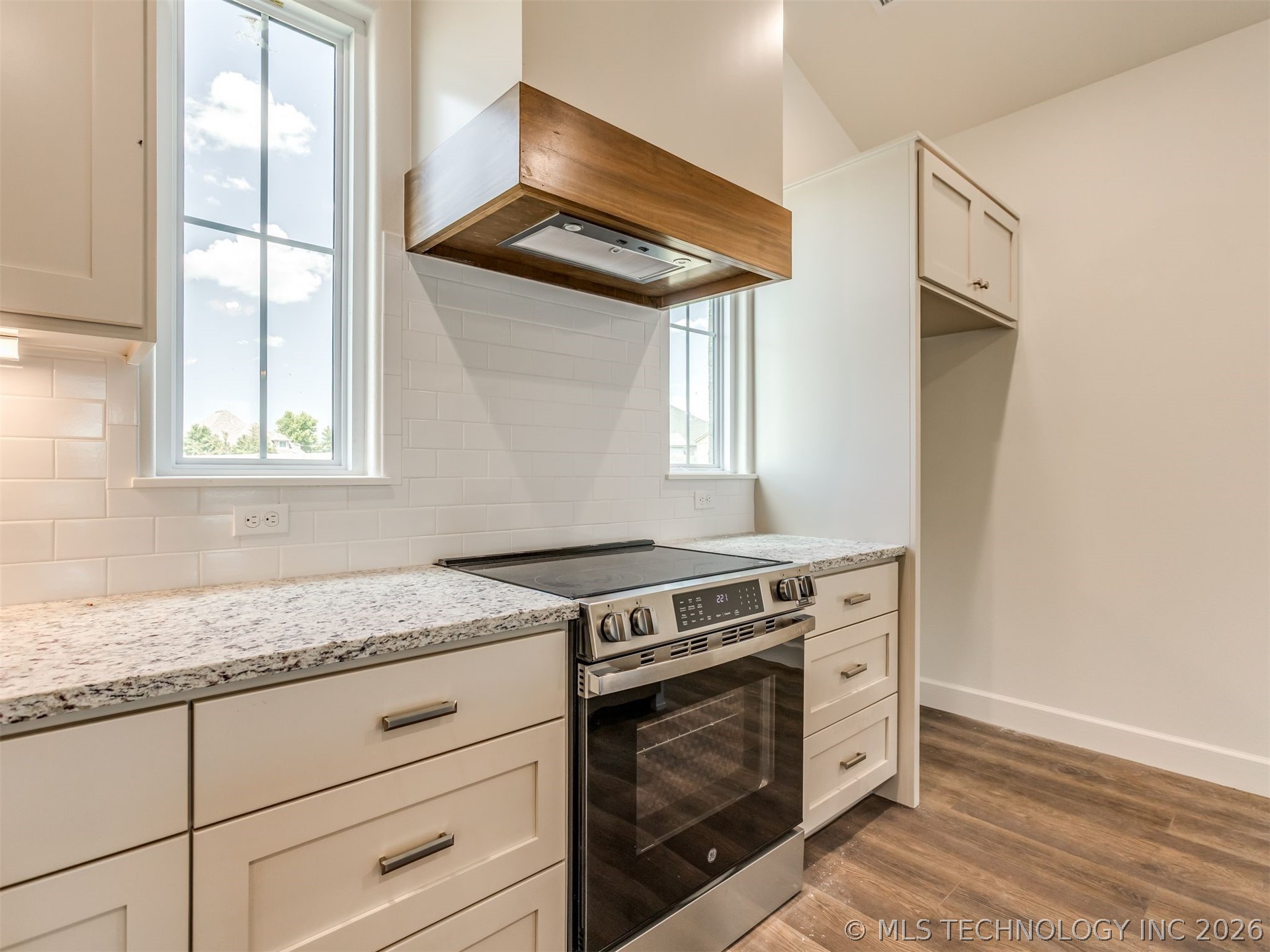 5916 Coldspring Lane Property Photo 17