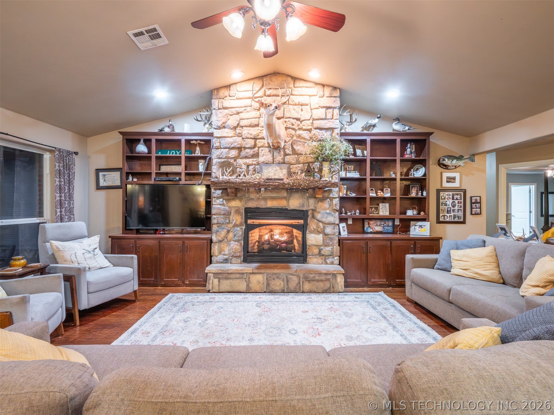 216 Peaceable Ridge Property Photo 8