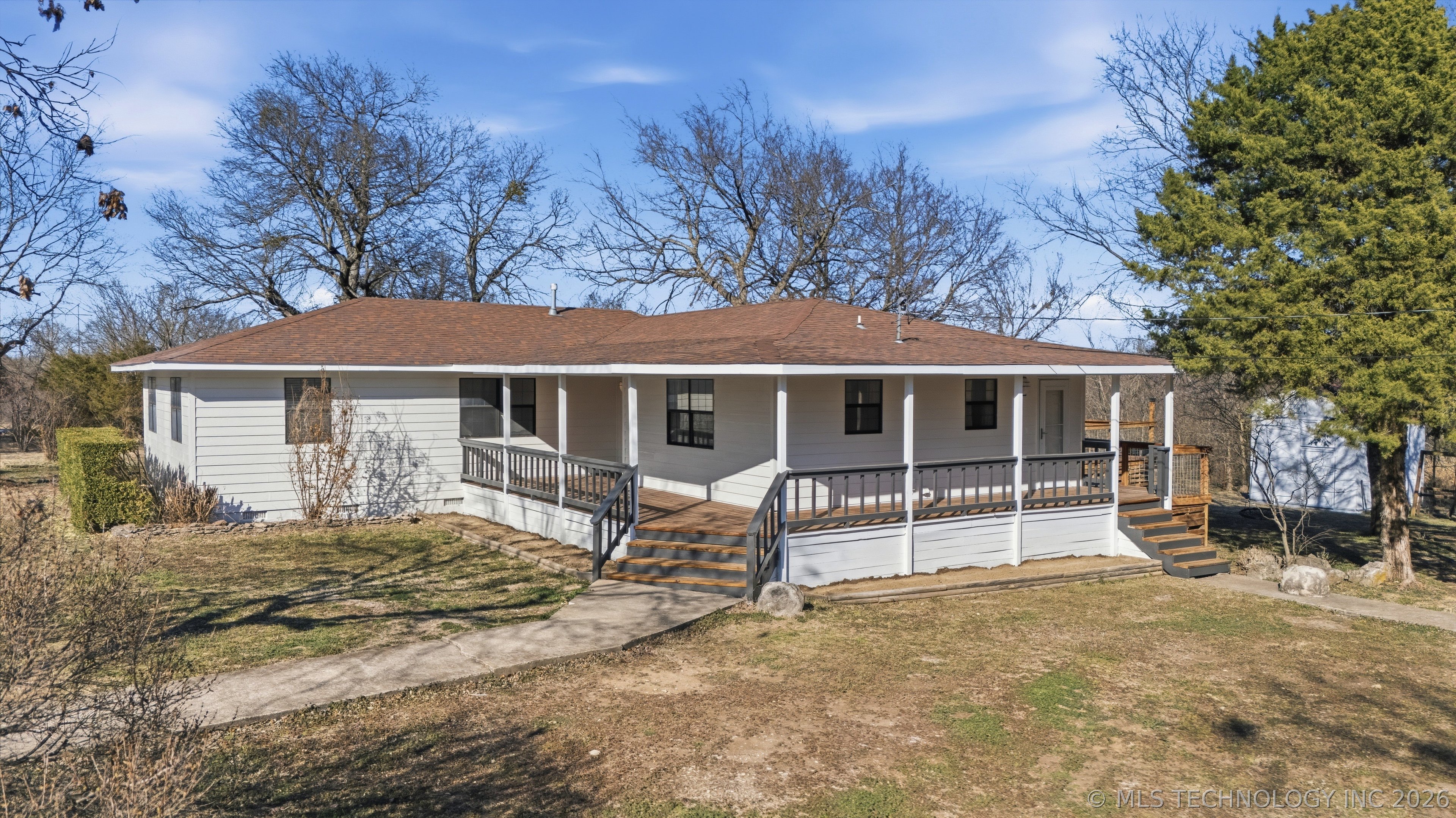 15201 S 4100 Road Property Photo 2