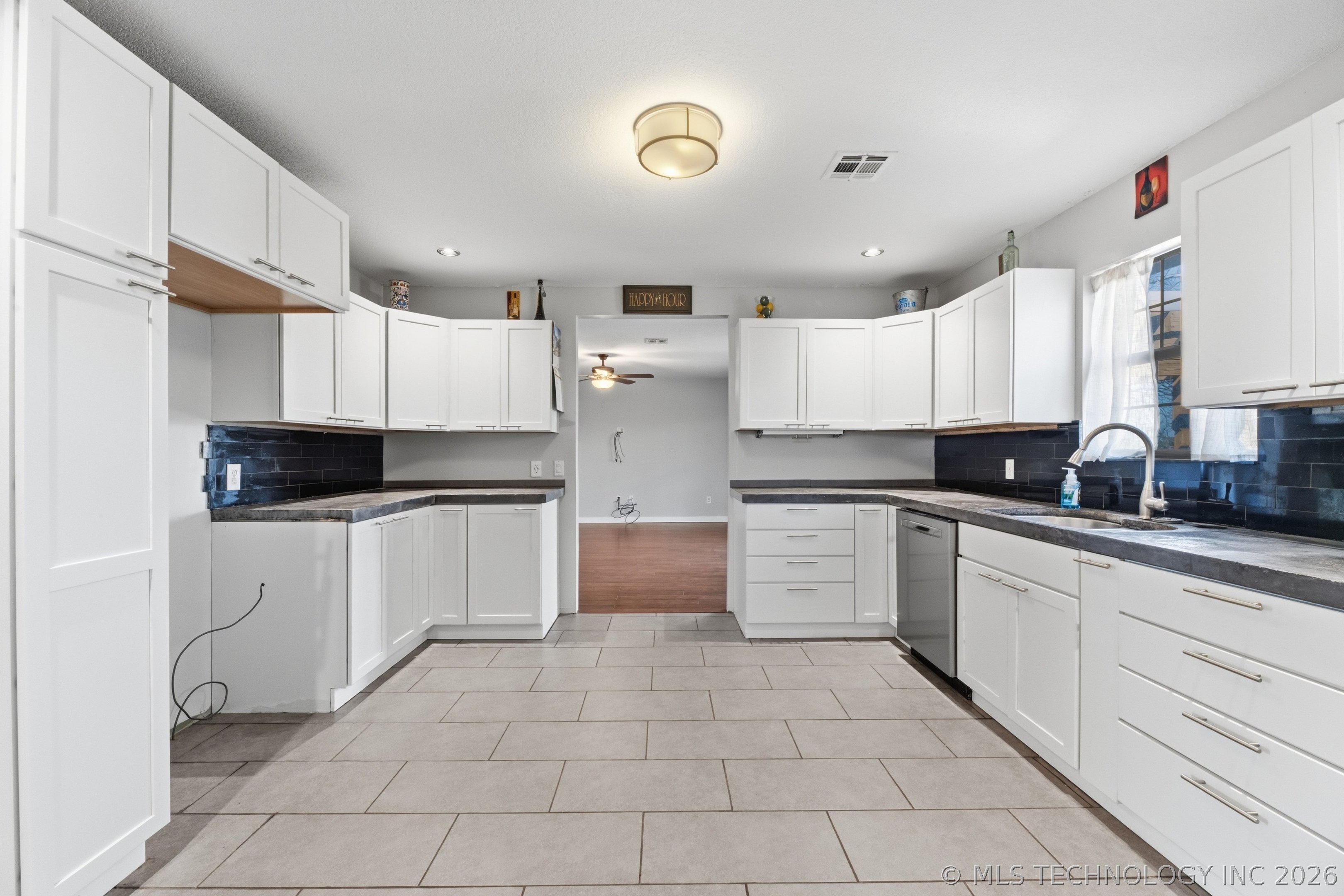 15201 S 4100 Road Property Photo 8