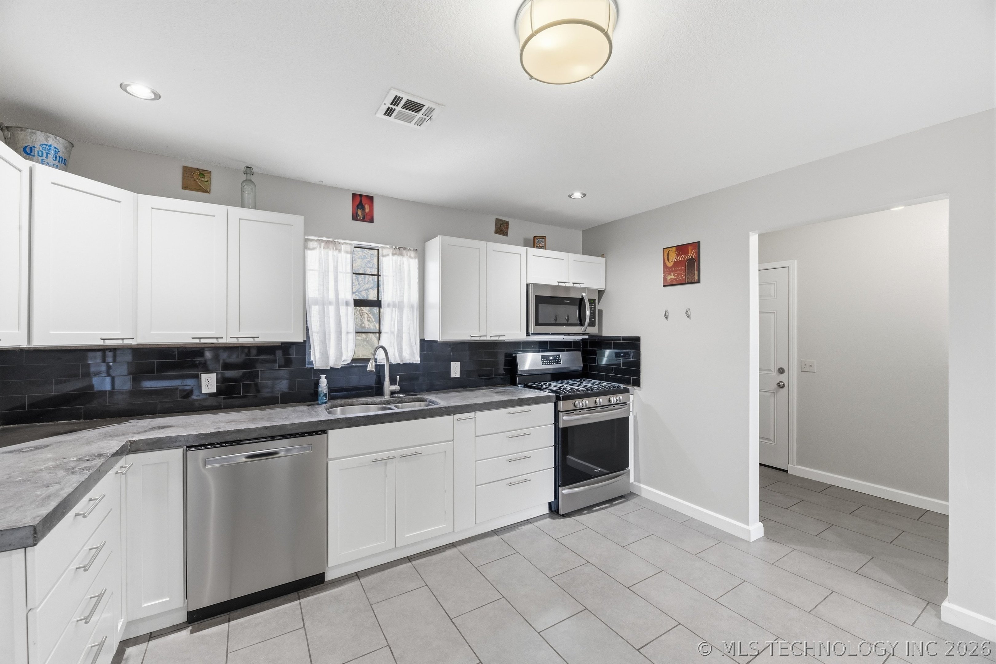 15201 S 4100 Road Property Photo 9