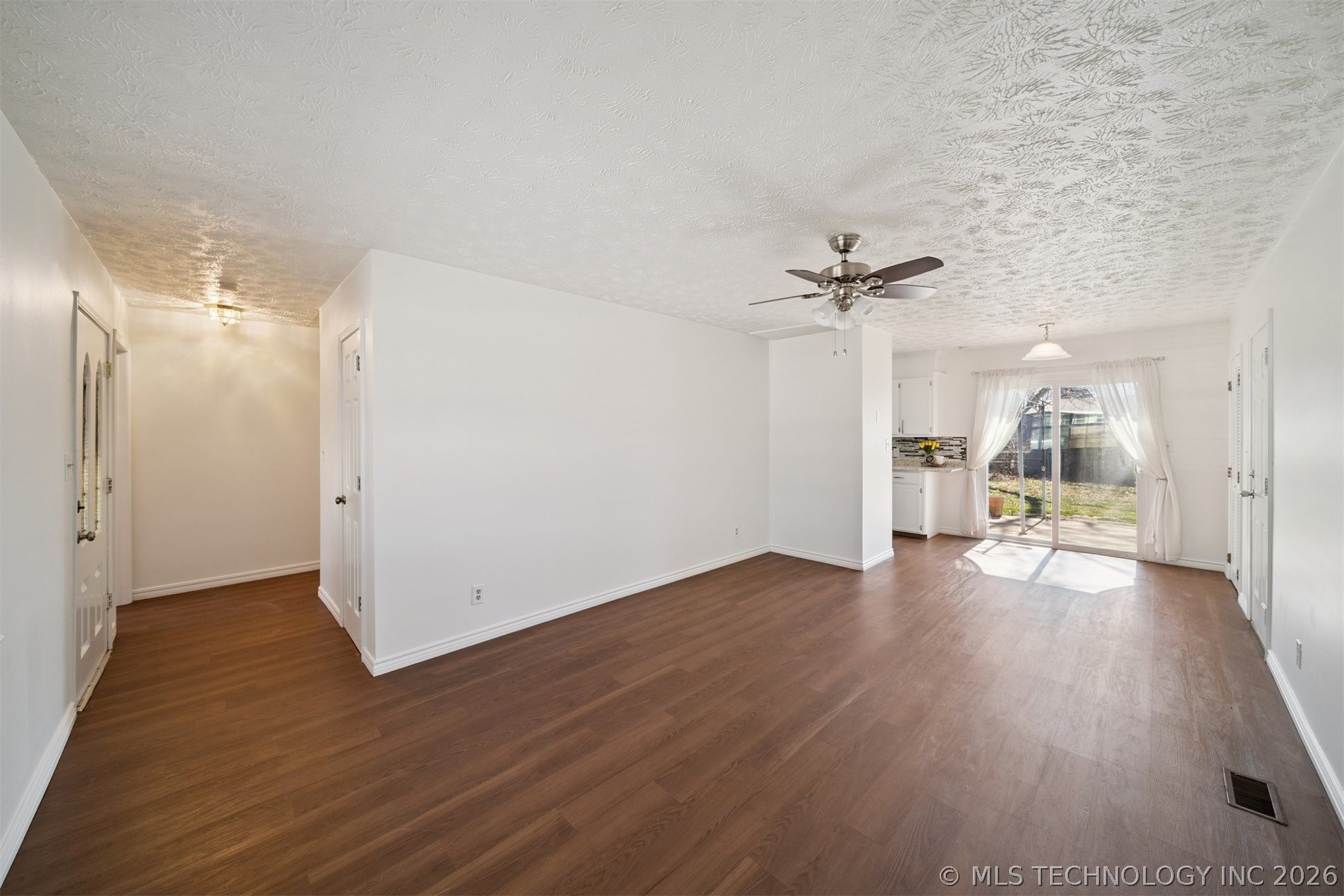 1117 W 16th Street Property Photo 4
