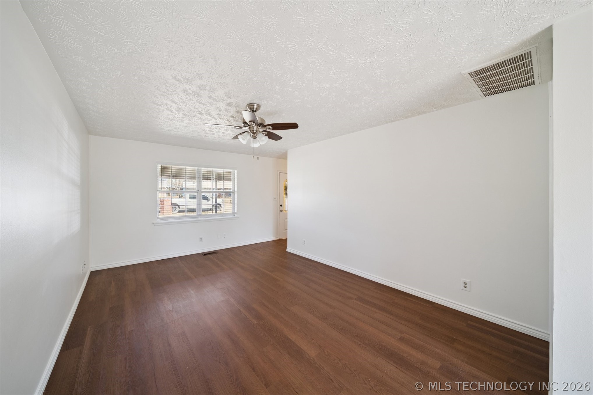 1117 W 16th Street Property Photo 5