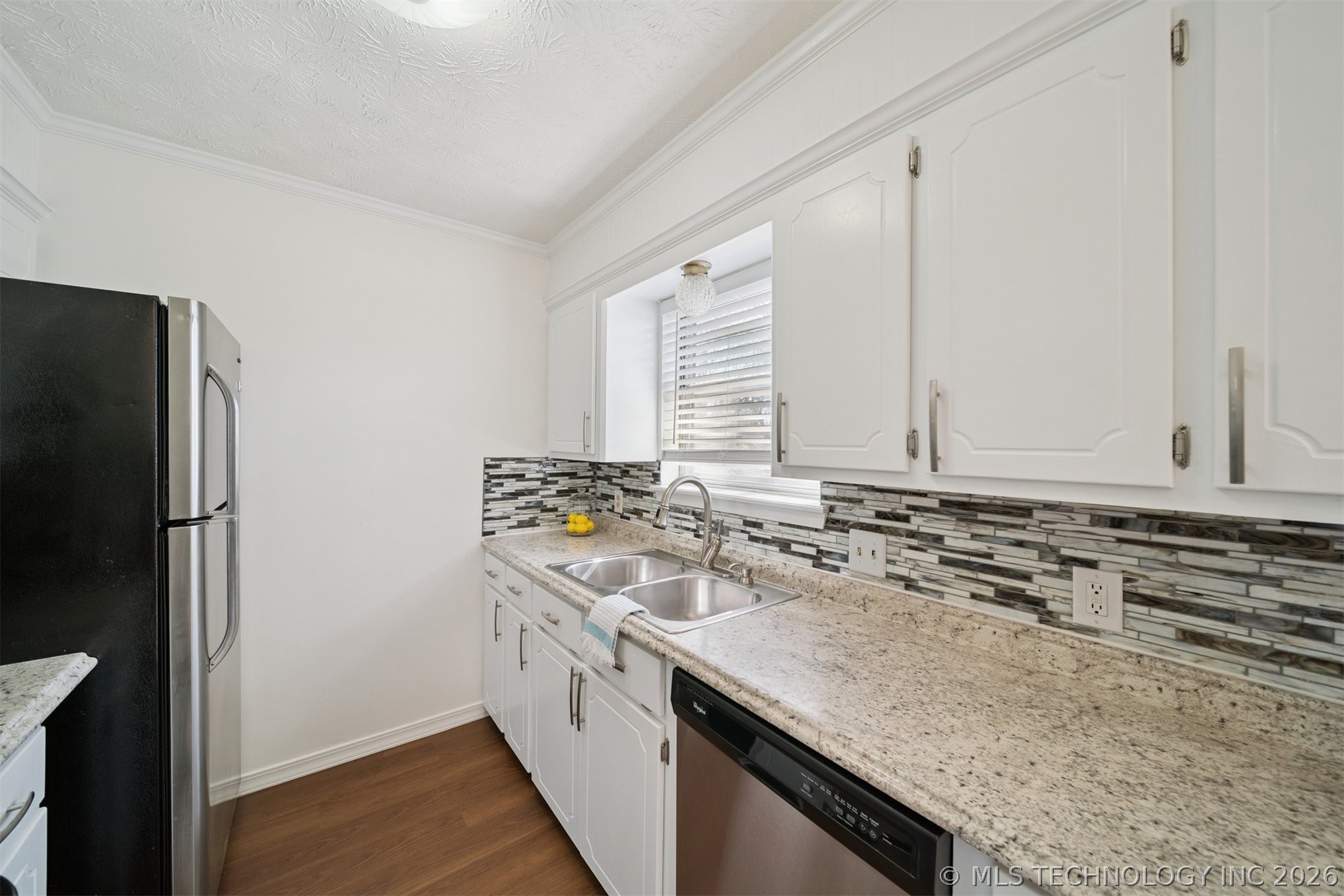 1117 W 16th Street Property Photo 9