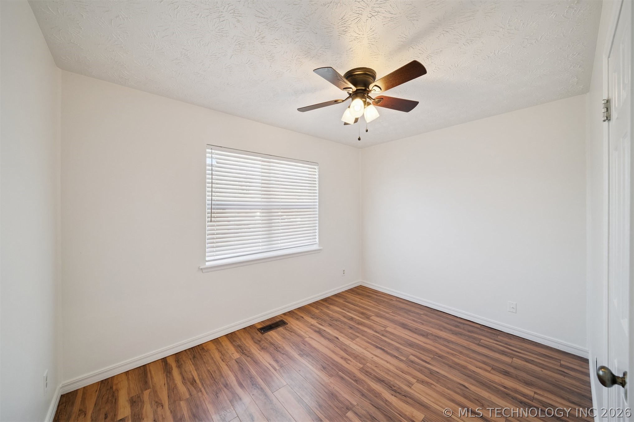 1117 W 16th Street Property Photo 11