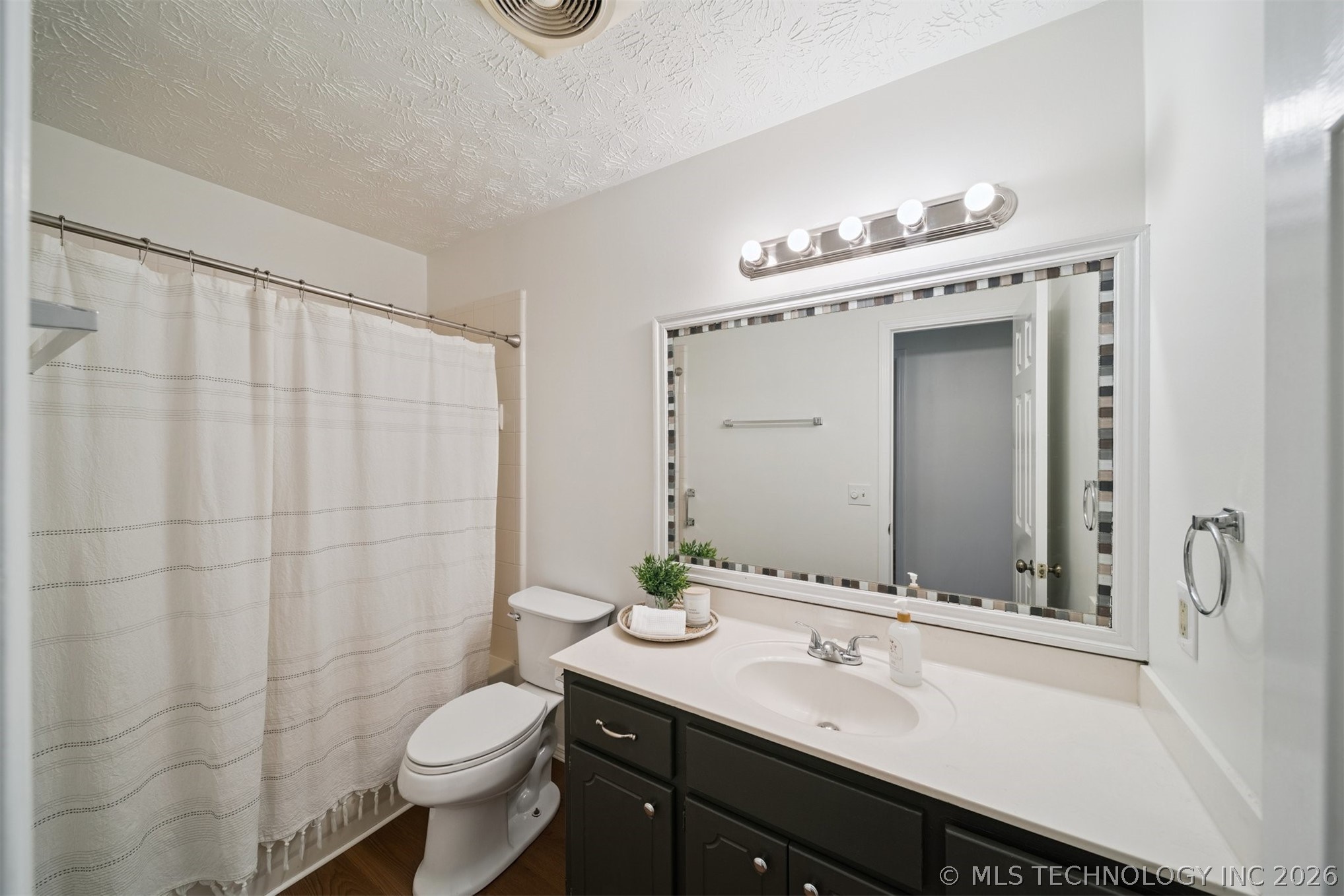 1117 W 16th Street Property Photo 12