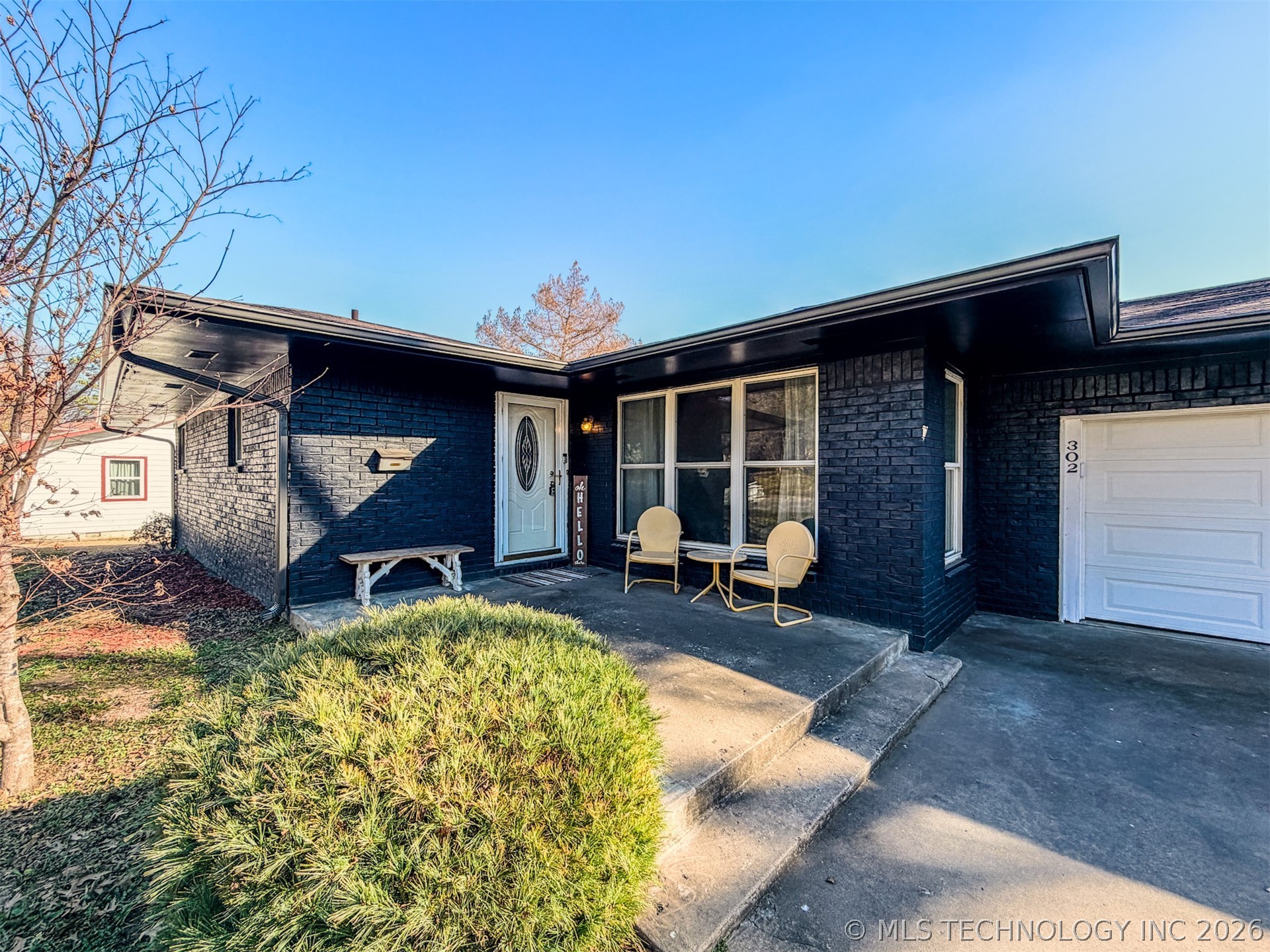 302 E Fuller Street Property Photo 3