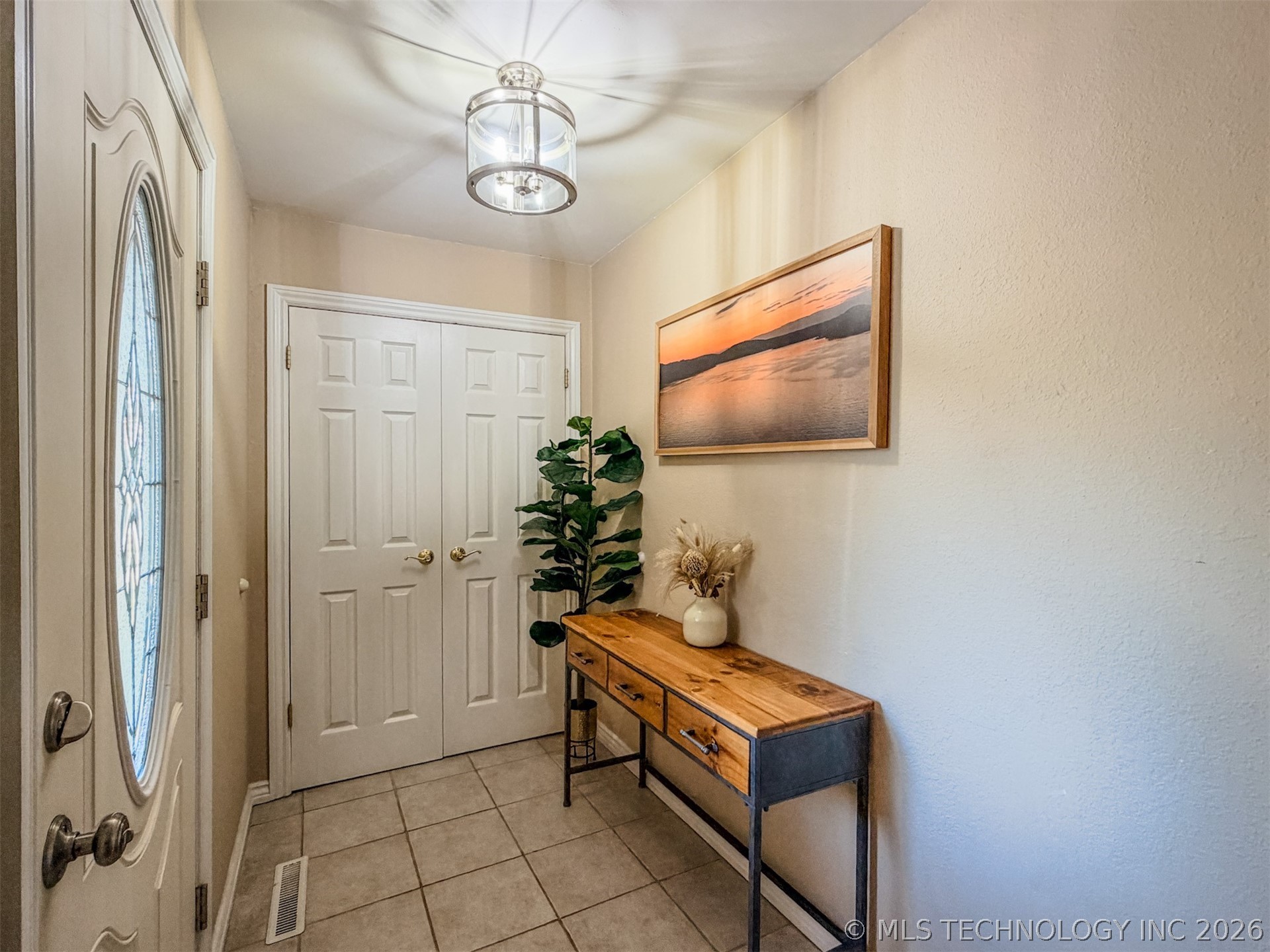 302 E Fuller Street Property Photo 6