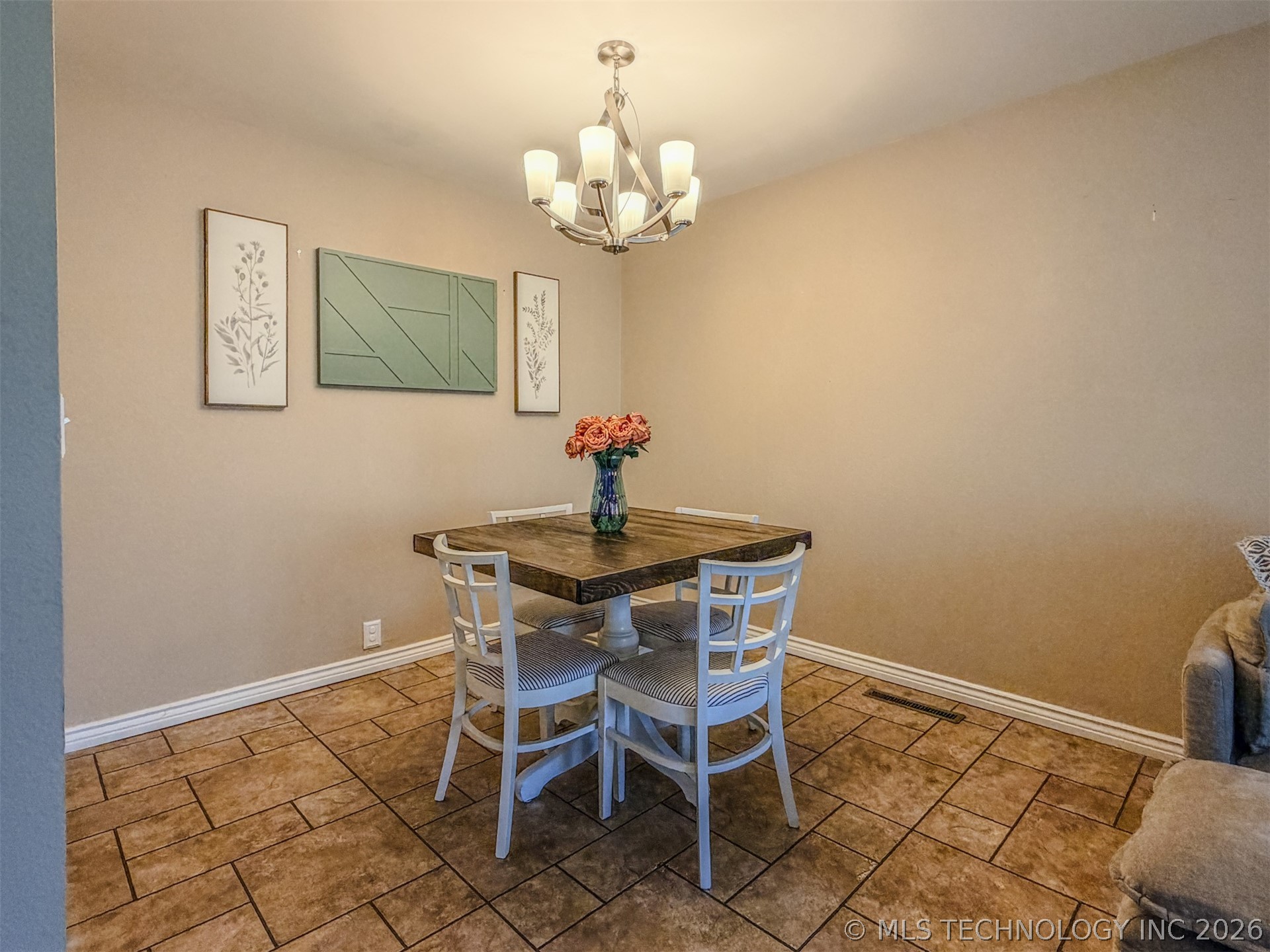 302 E Fuller Street Property Photo 13