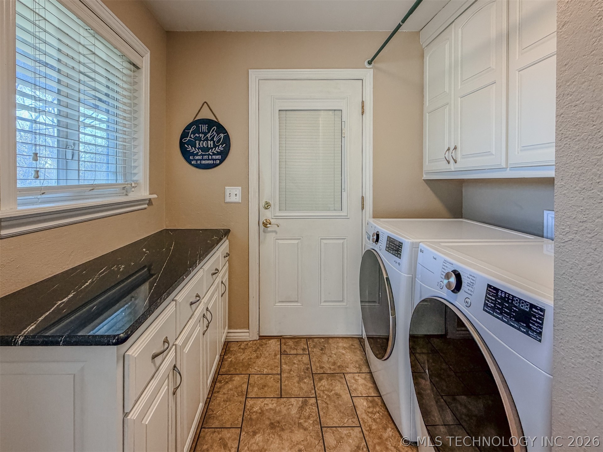 302 E Fuller Street Property Photo 32