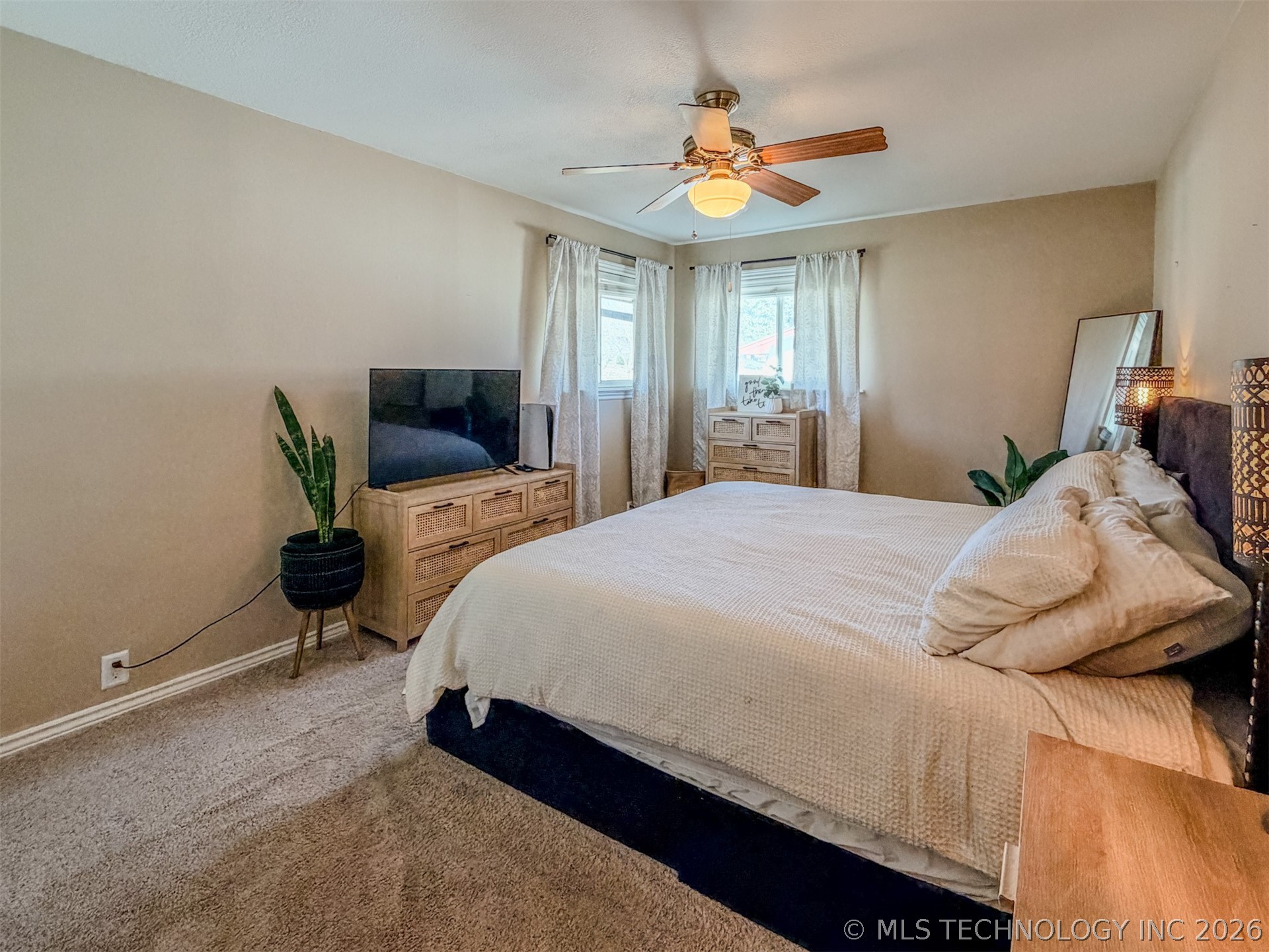 302 E Fuller Street Property Photo 37