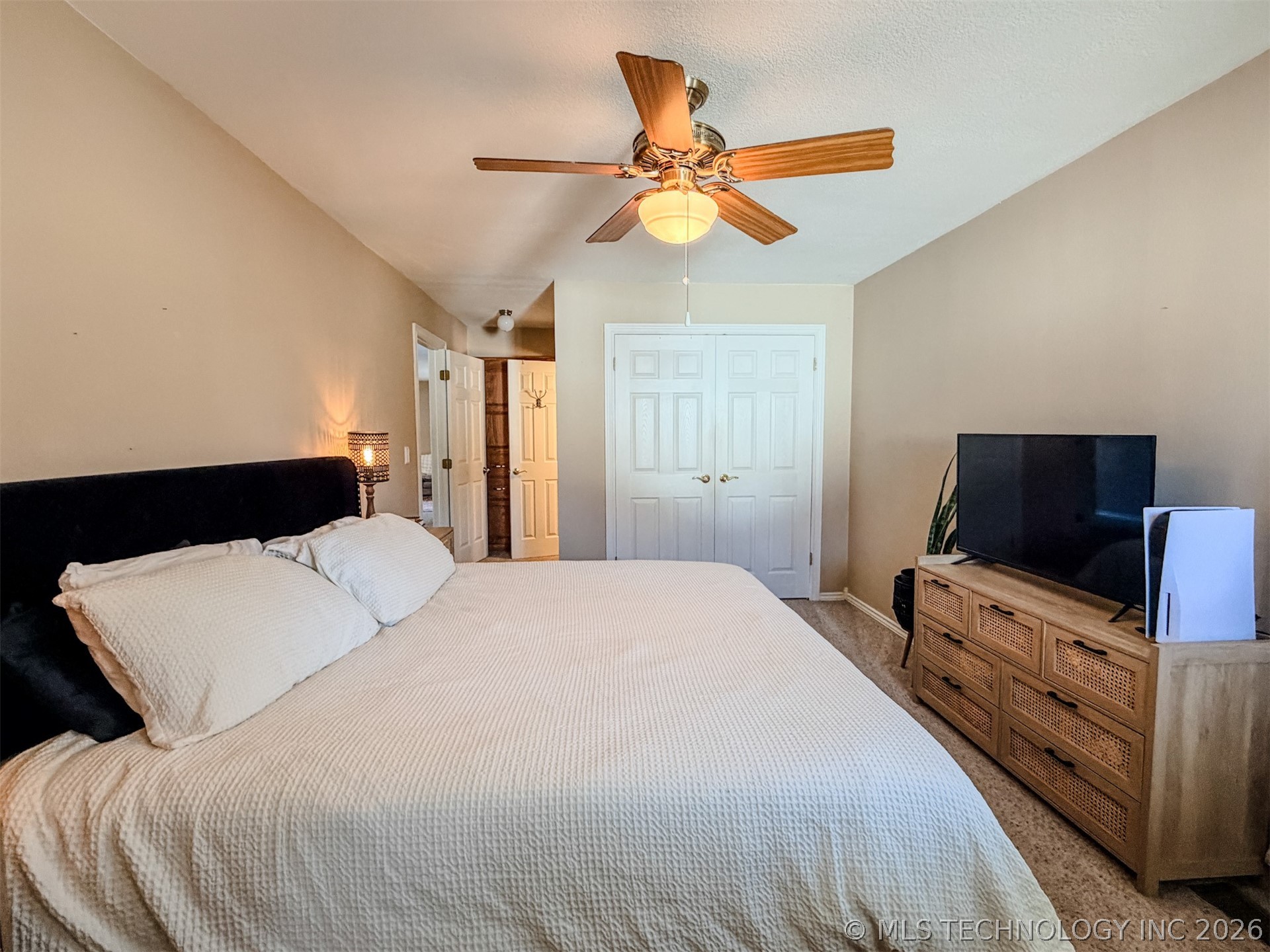 302 E Fuller Street Property Photo 41