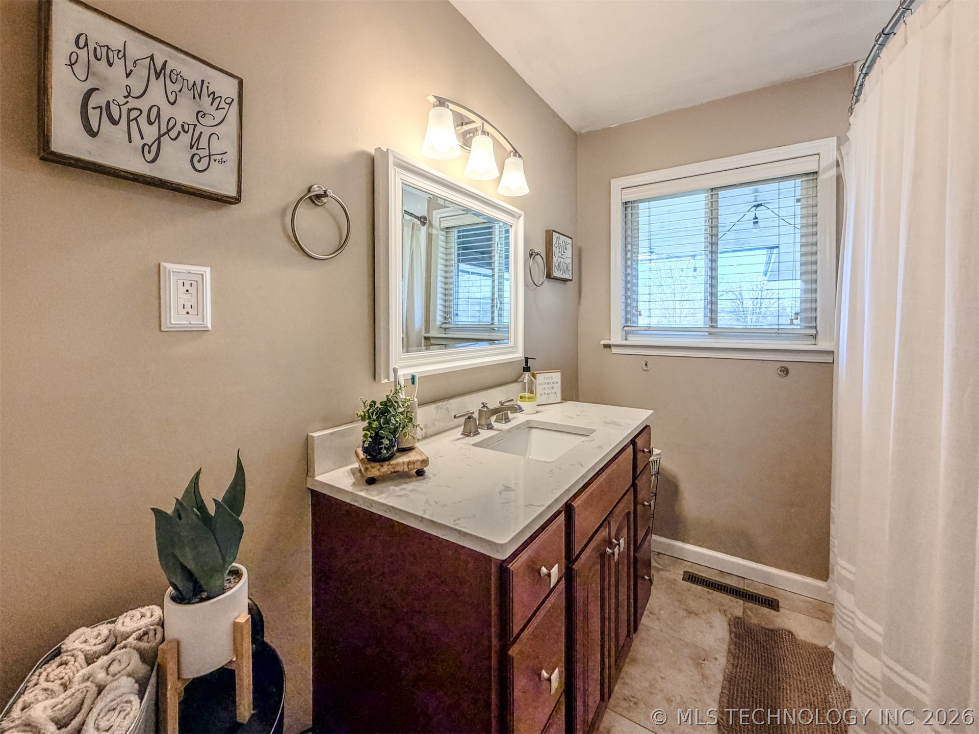 302 E Fuller Street Property Photo 58