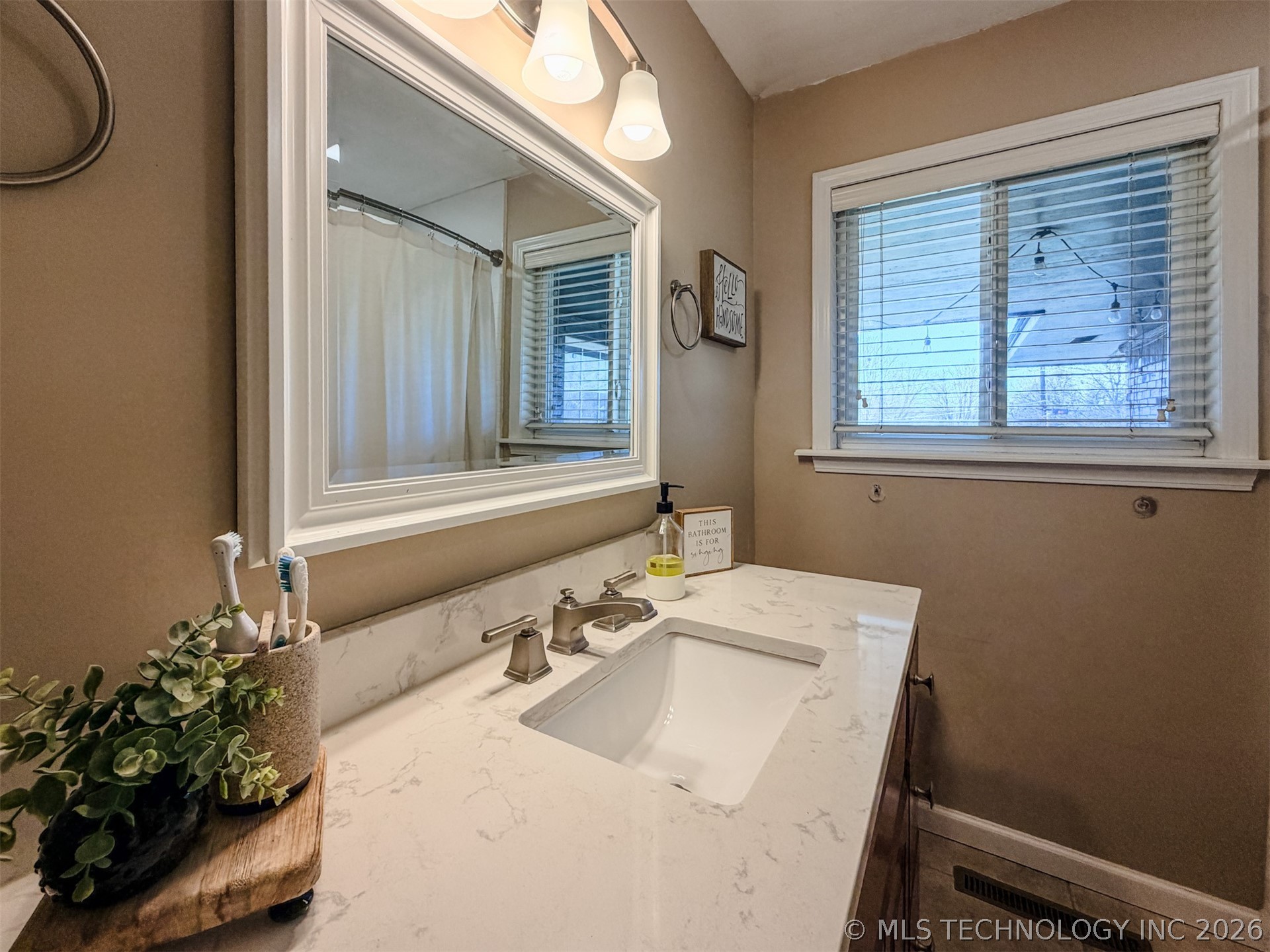 302 E Fuller Street Property Photo 59