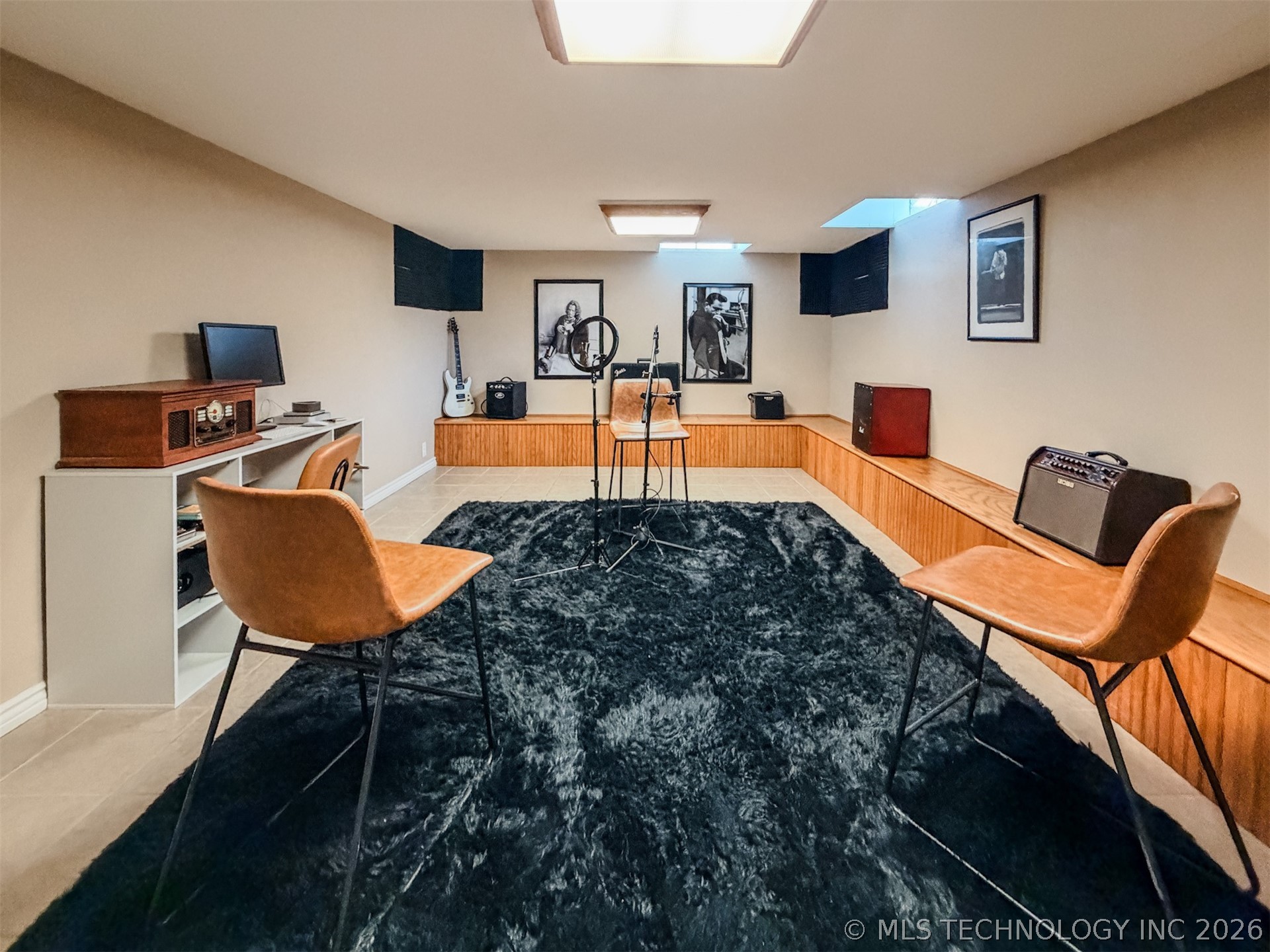 302 E Fuller Street Property Photo 76