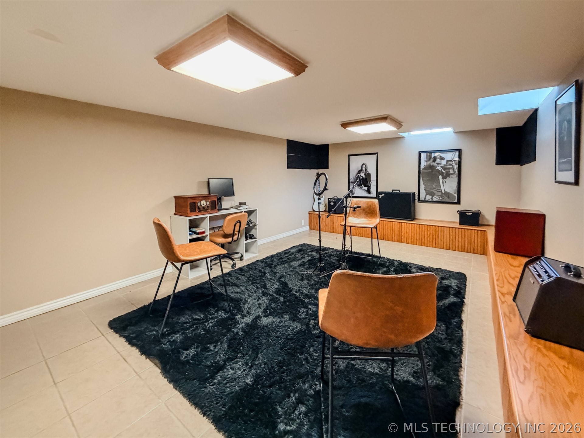 302 E Fuller Street Property Photo 77