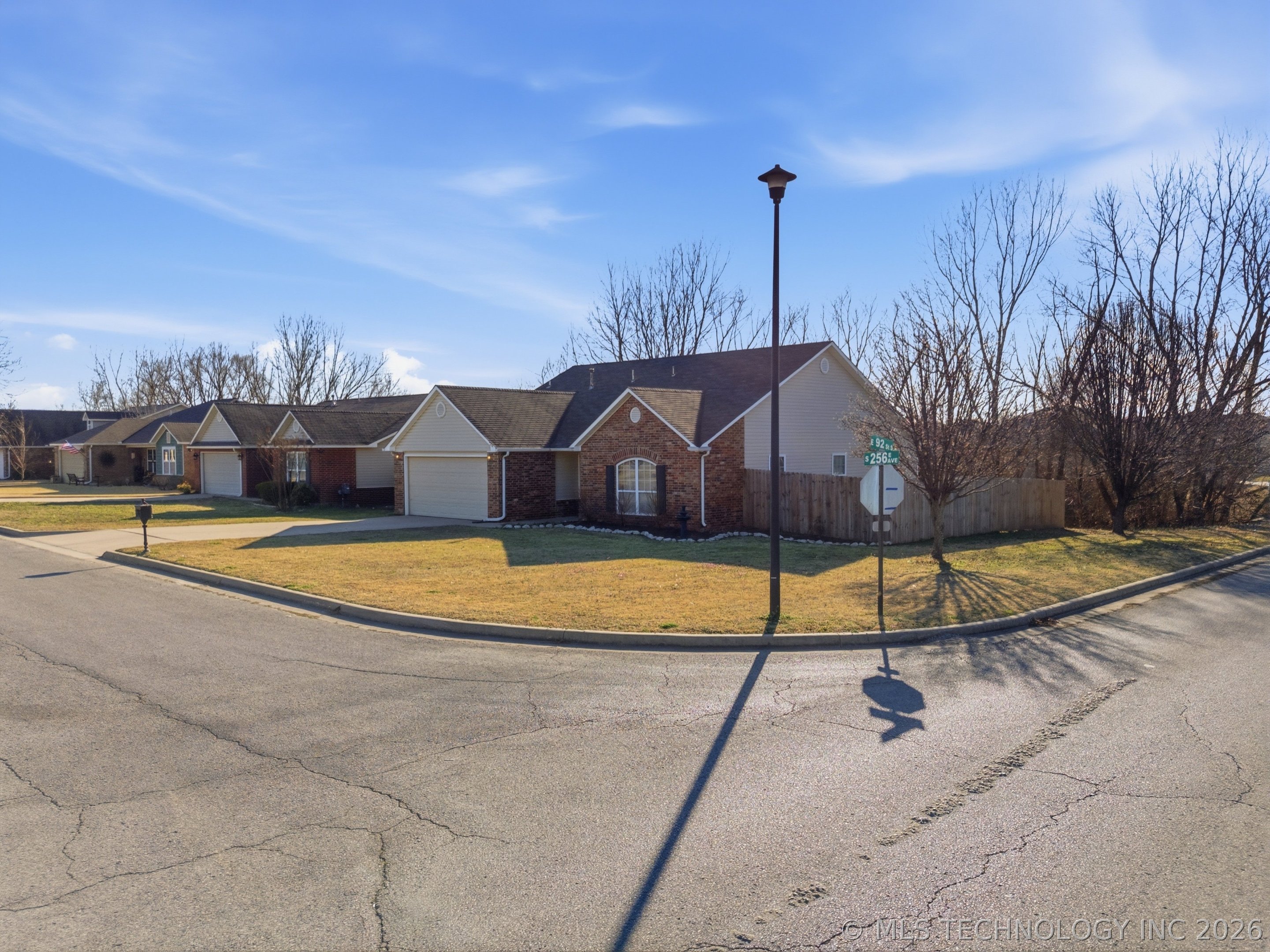 9214 S 256th East Avenue Property Photo 2