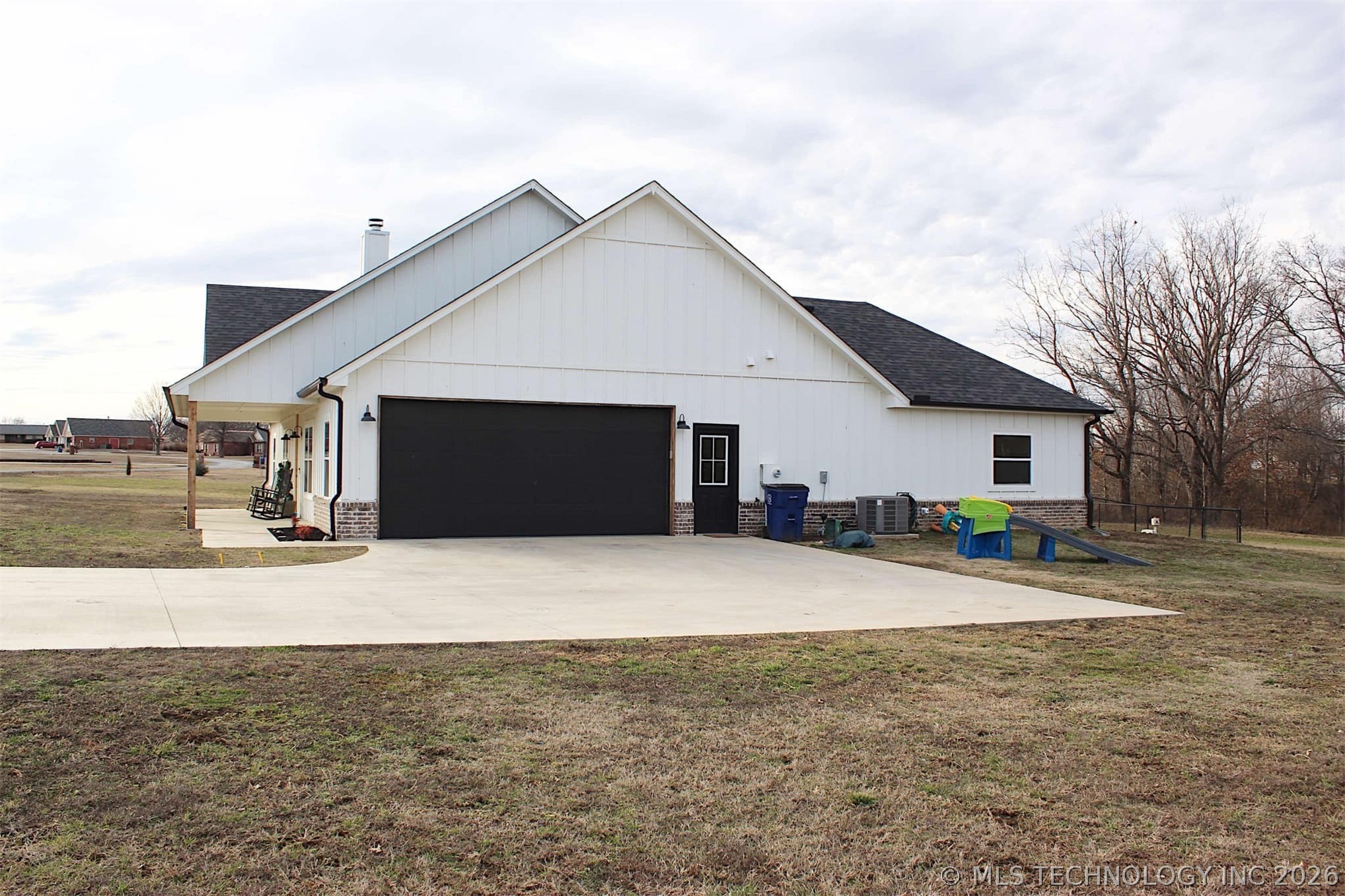 318 Twin Creeks Lane Property Photo 2