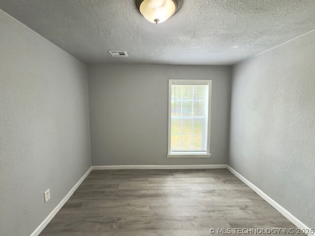 4717 S 33rd West Avenue Property Photo 11