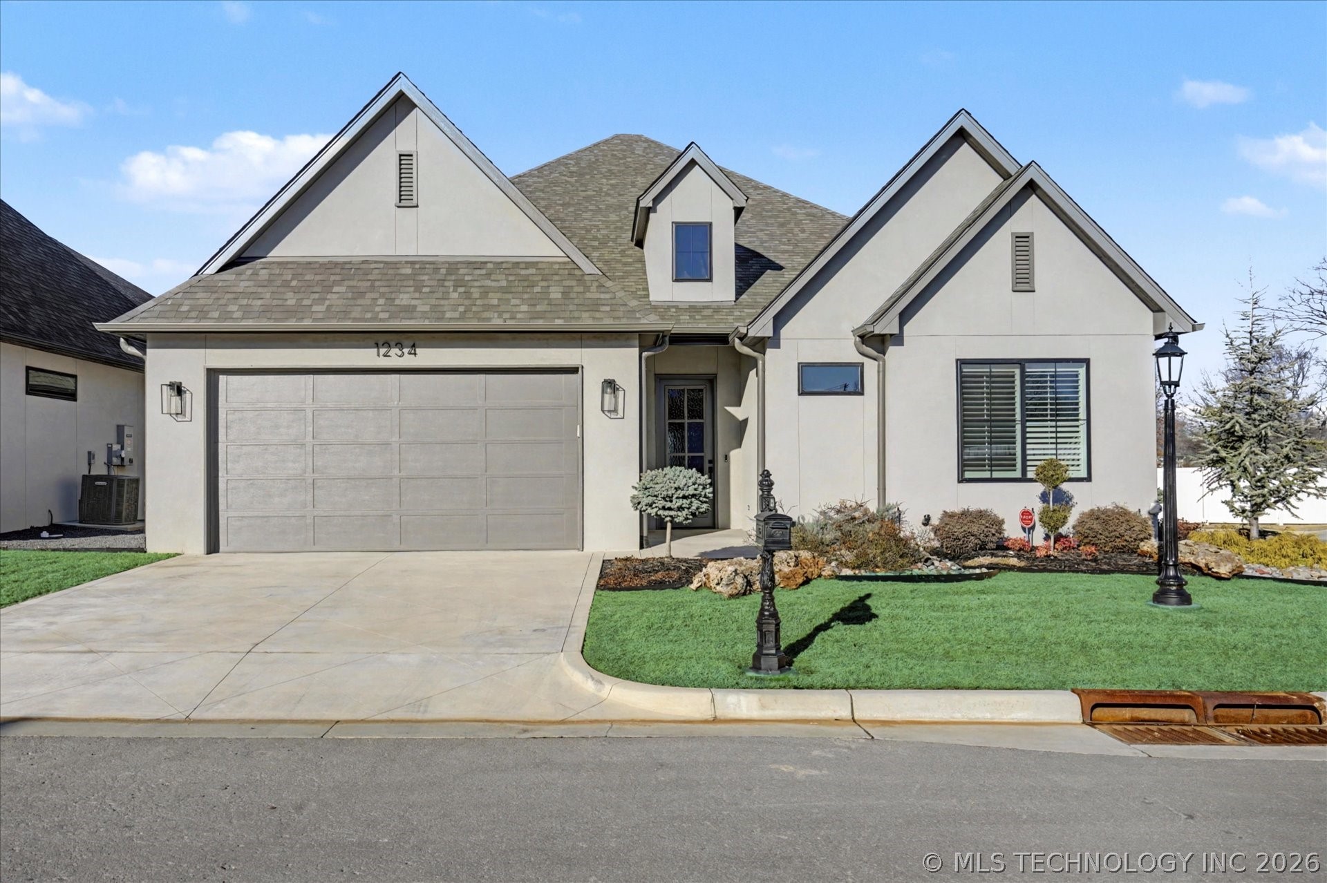 1234 N 71st Place Property Photo 2