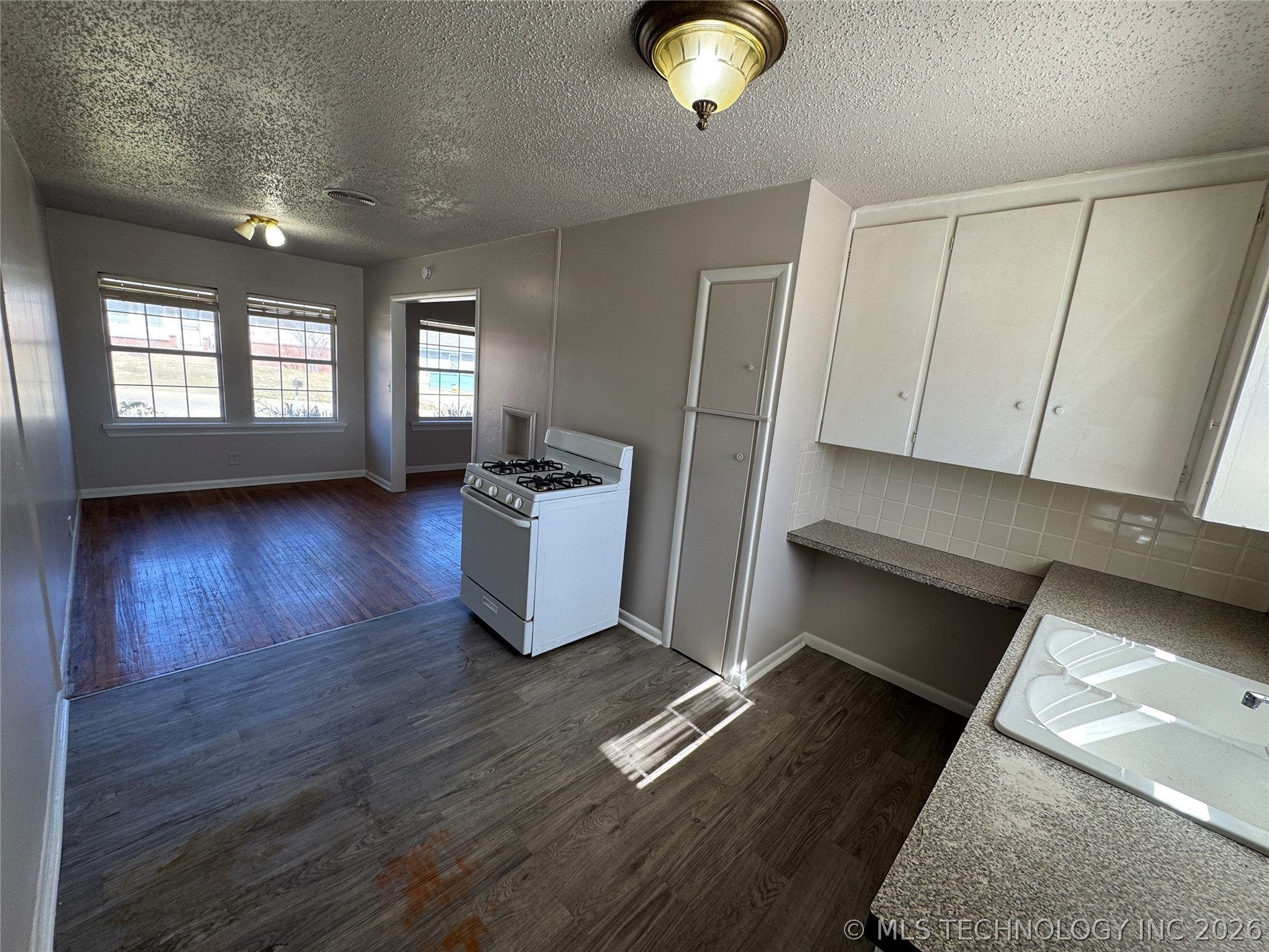 10 E 50th Place N Property Photo 7
