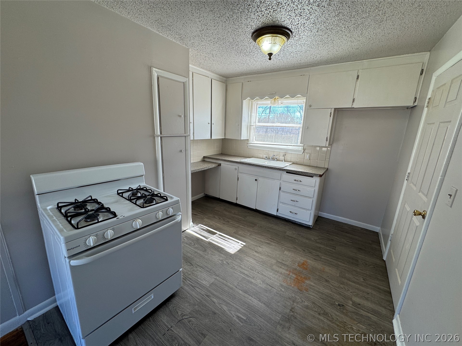 10 E 50th Place N Property Photo 8