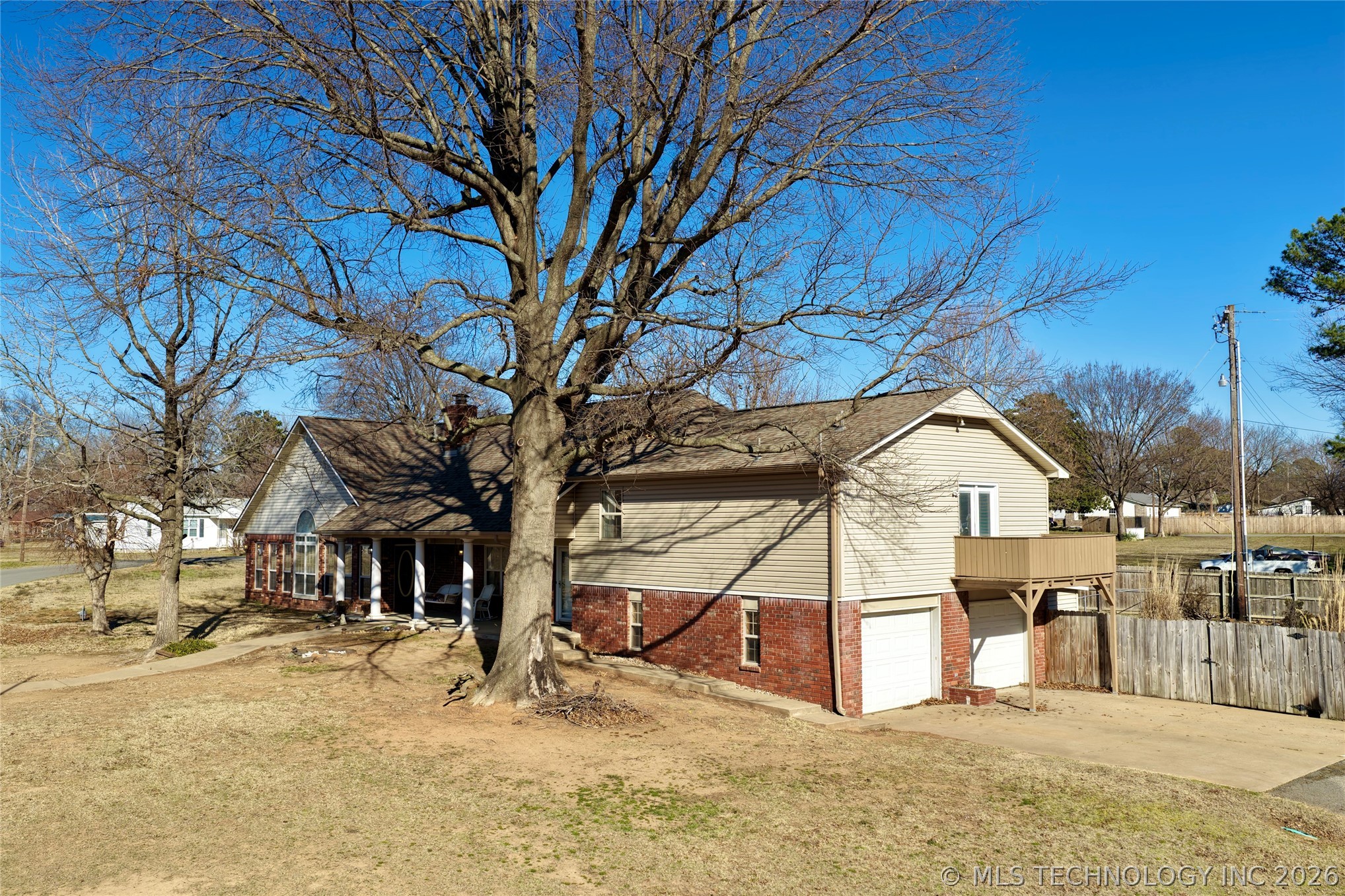 1002 W Knisley Avenue Property Photo 6