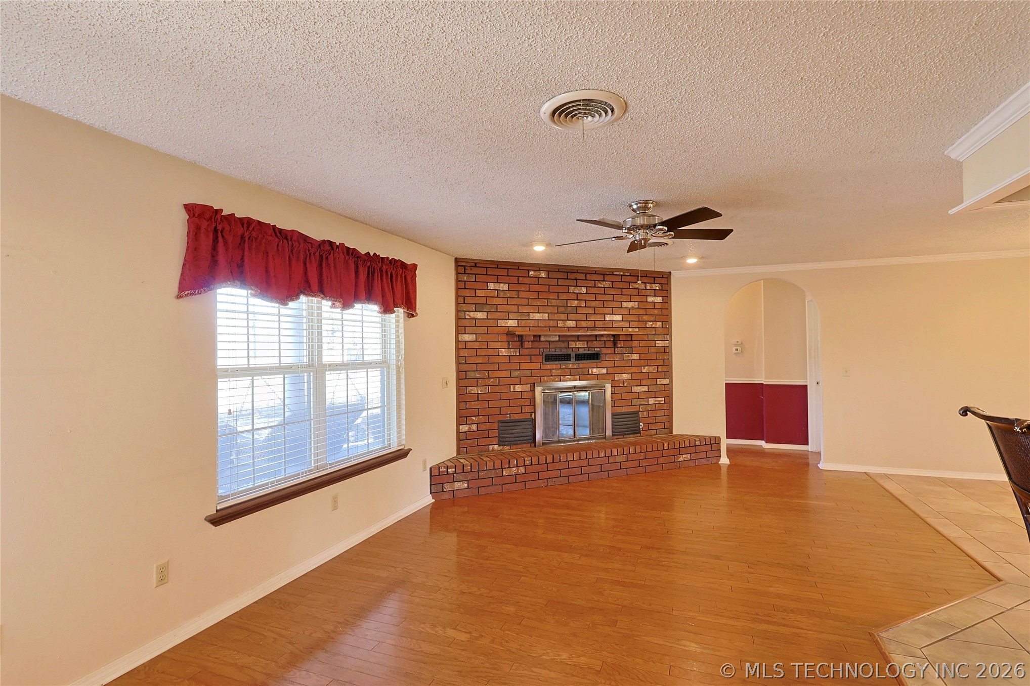 1002 W Knisley Avenue Property Photo 8