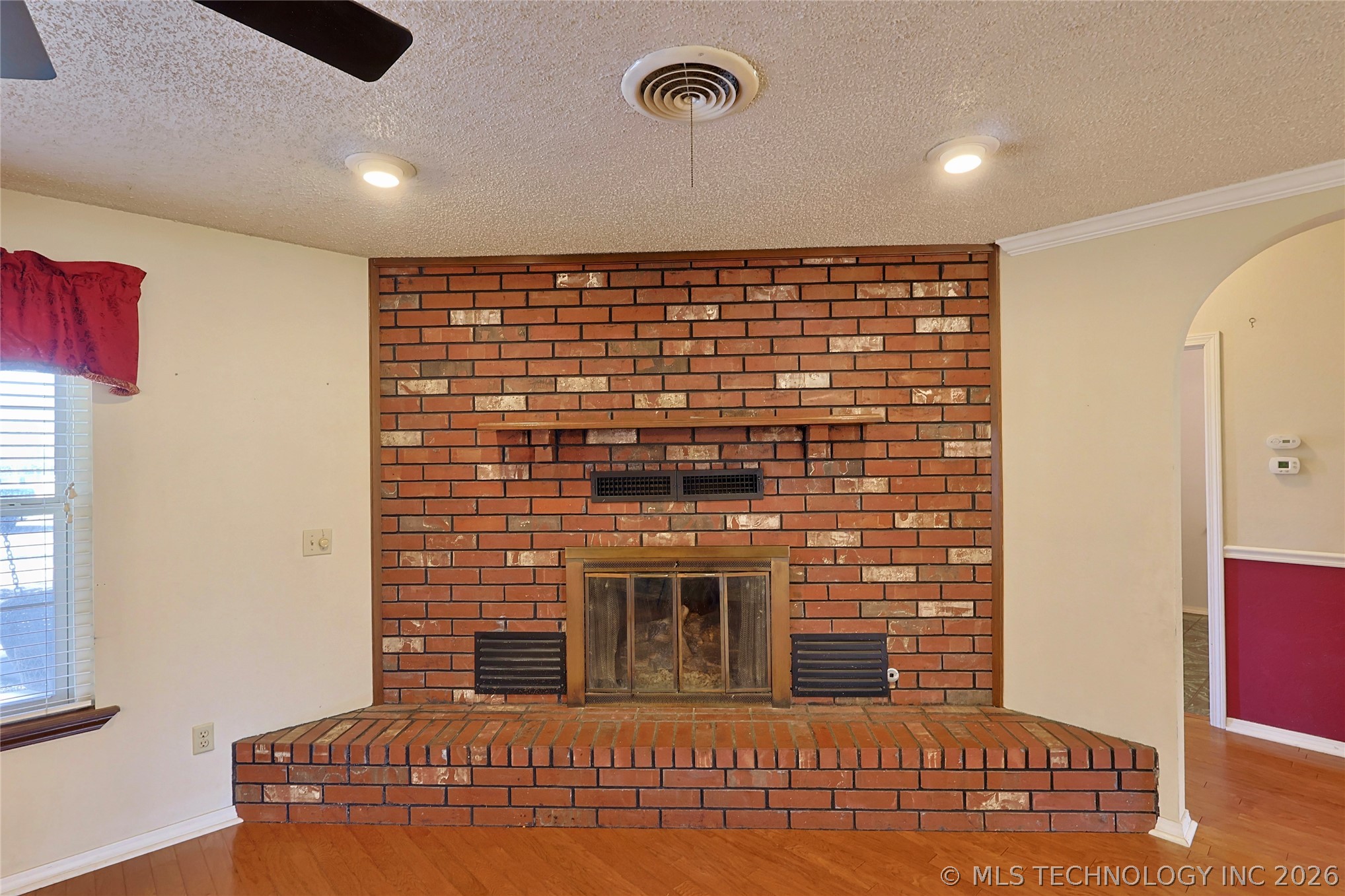 1002 W Knisley Avenue Property Photo 9