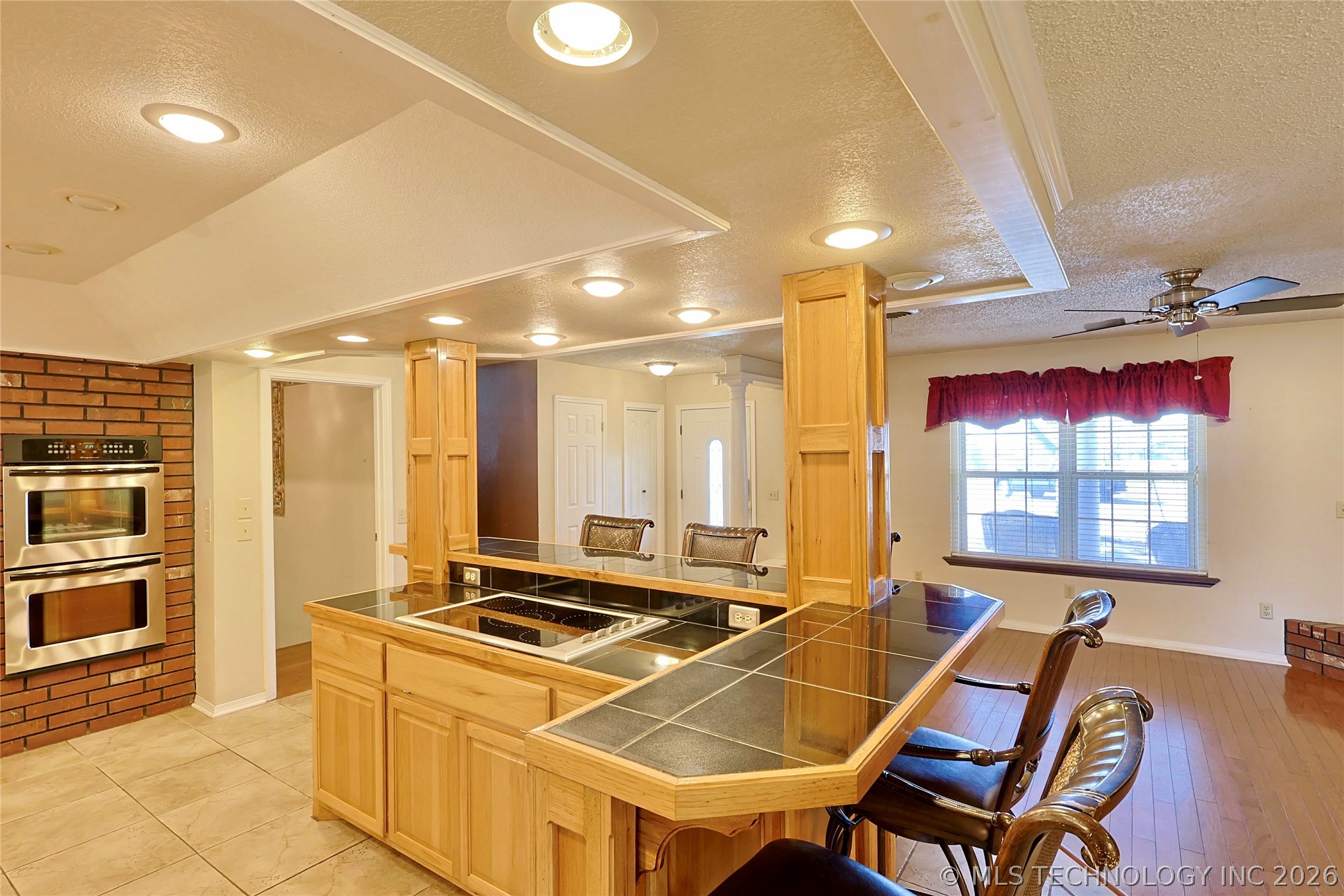 1002 W Knisley Avenue Property Photo 11