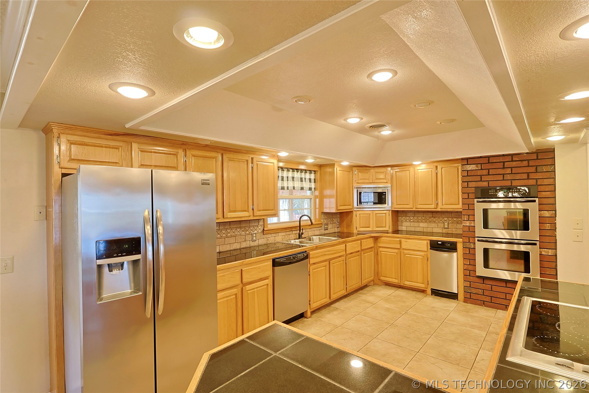 1002 W Knisley Avenue Property Photo 15