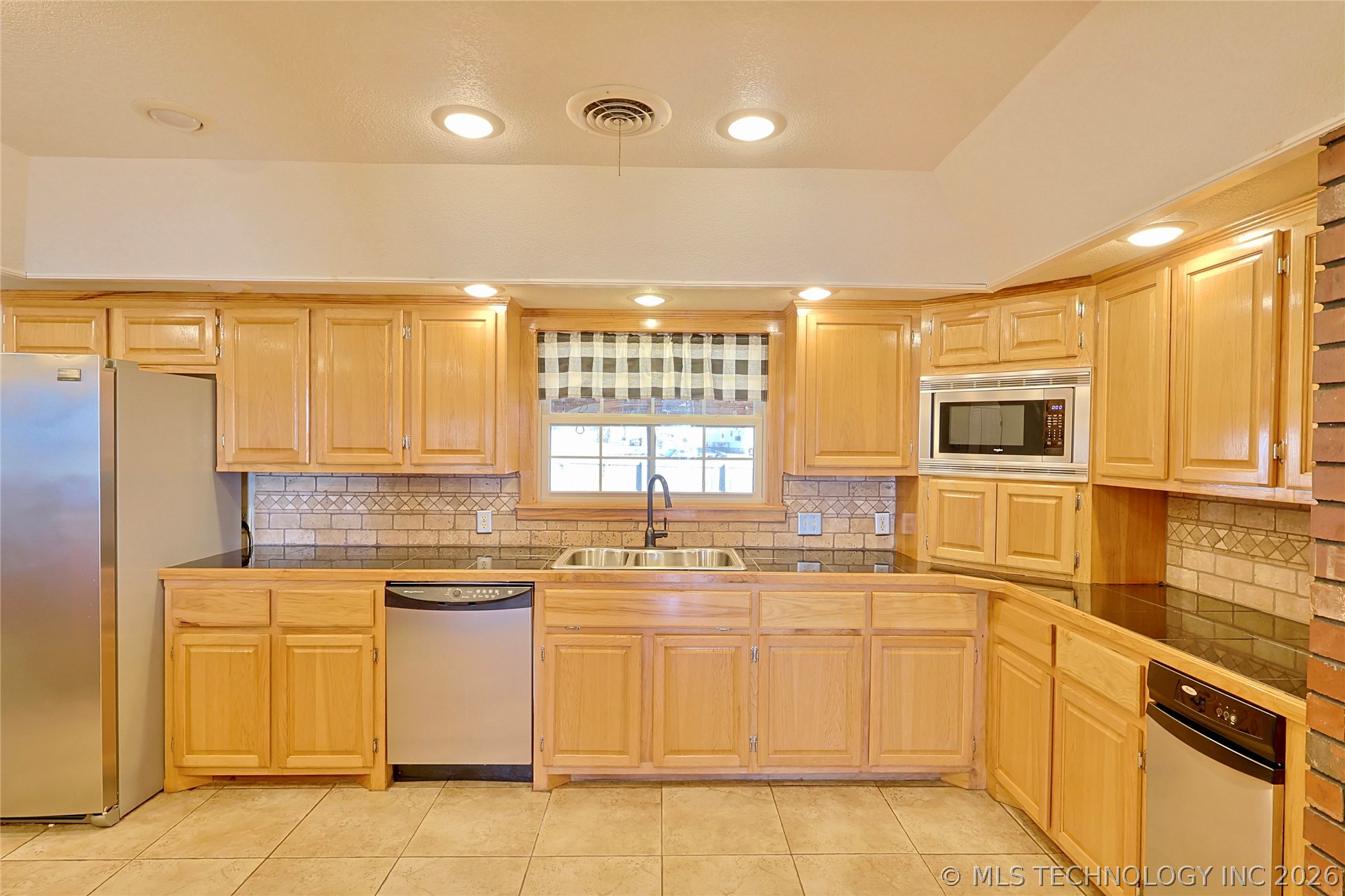 1002 W Knisley Avenue Property Photo 16