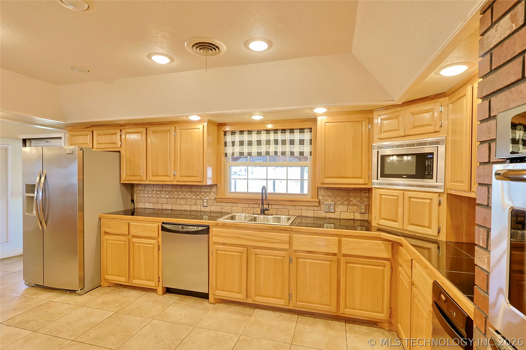 1002 W Knisley Avenue Property Photo 17