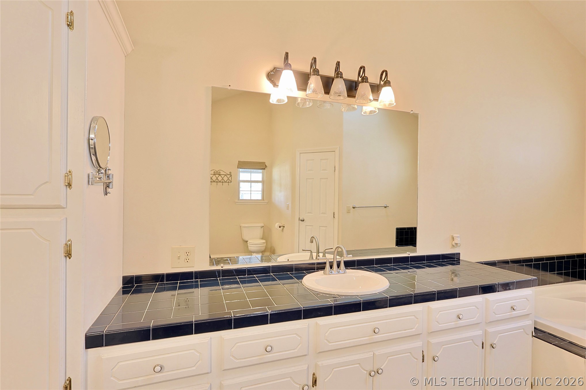 1002 W Knisley Avenue Property Photo 21