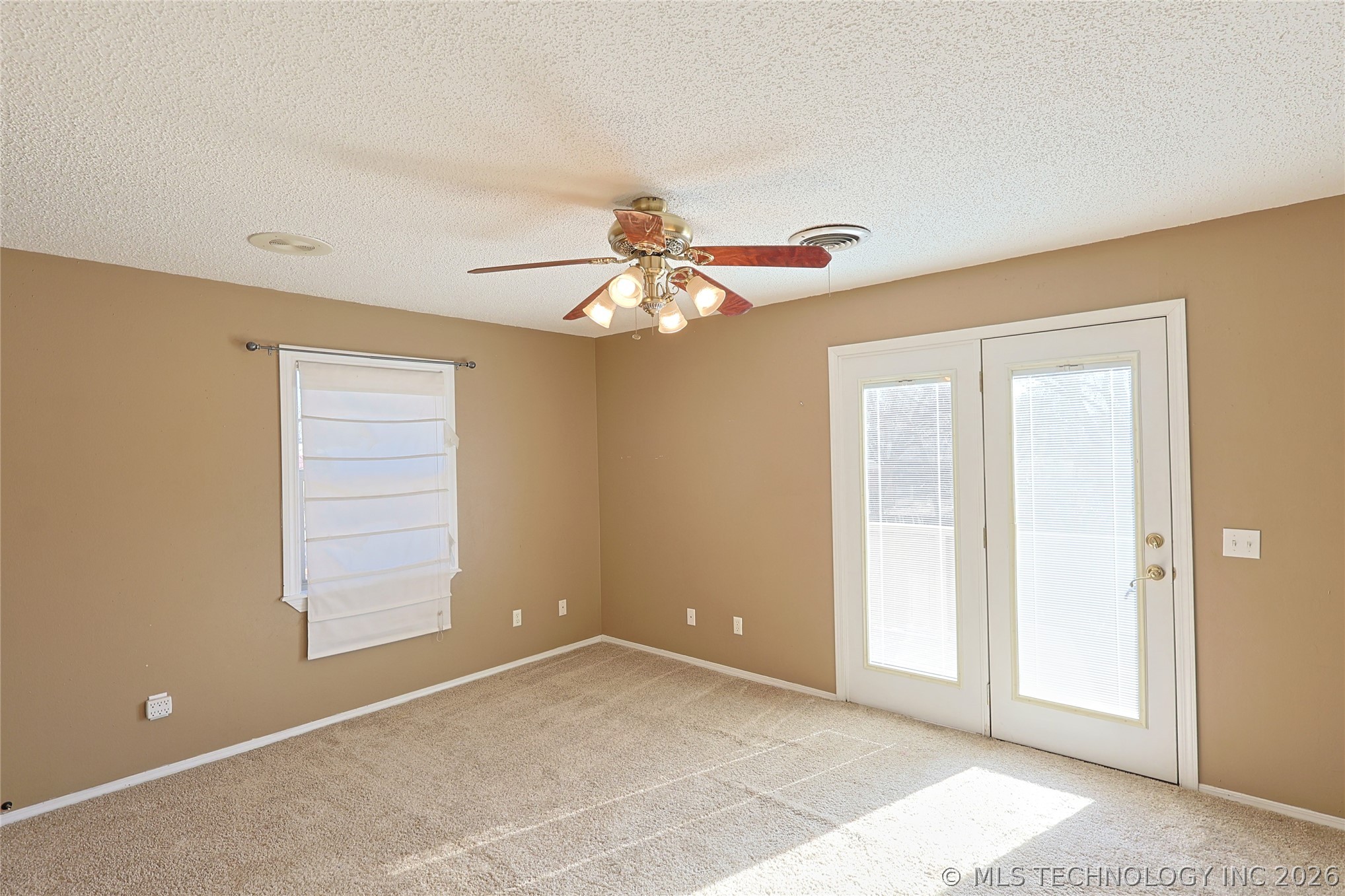 1002 W Knisley Avenue Property Photo 33