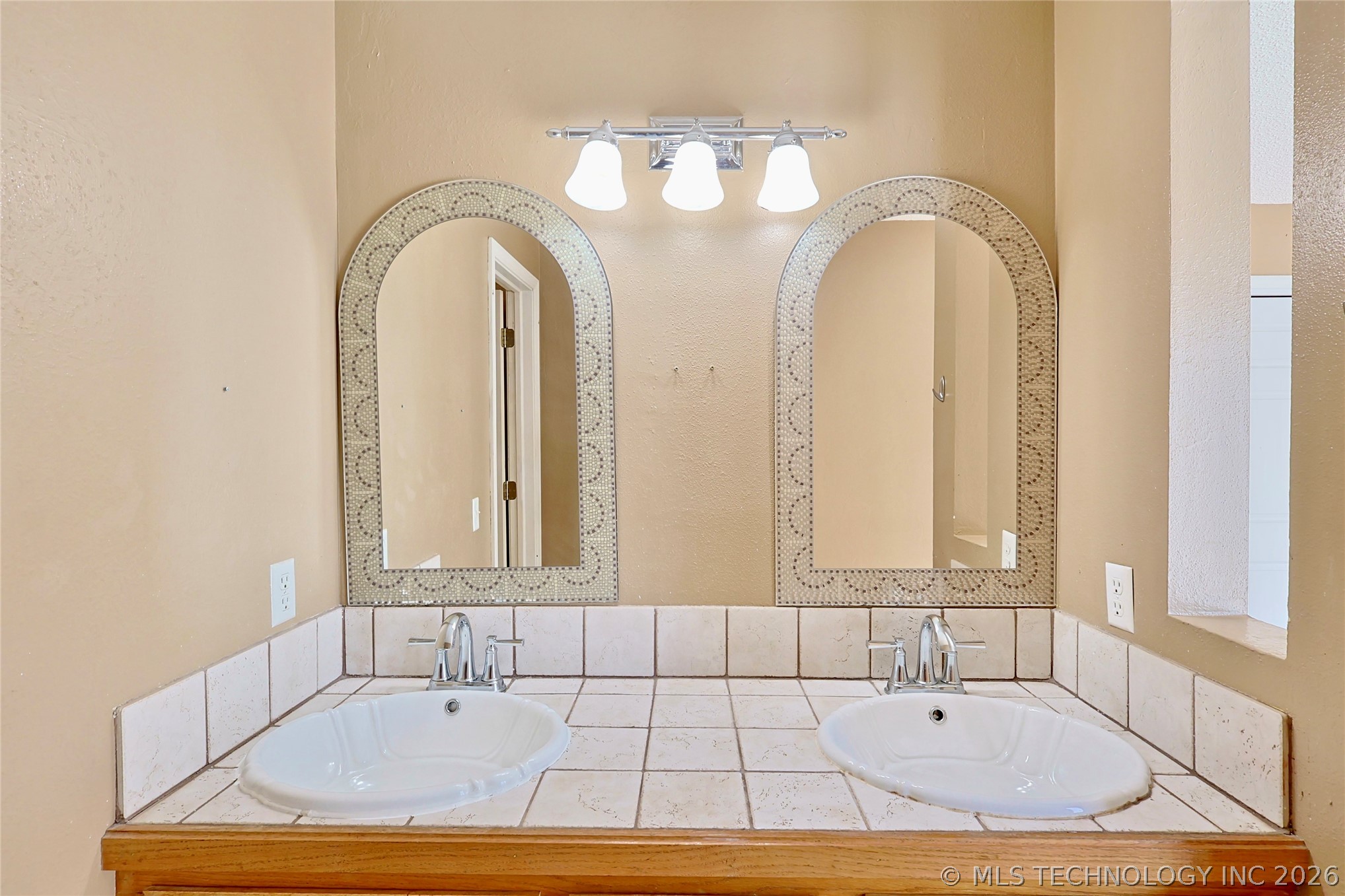 1002 W Knisley Avenue Property Photo 35