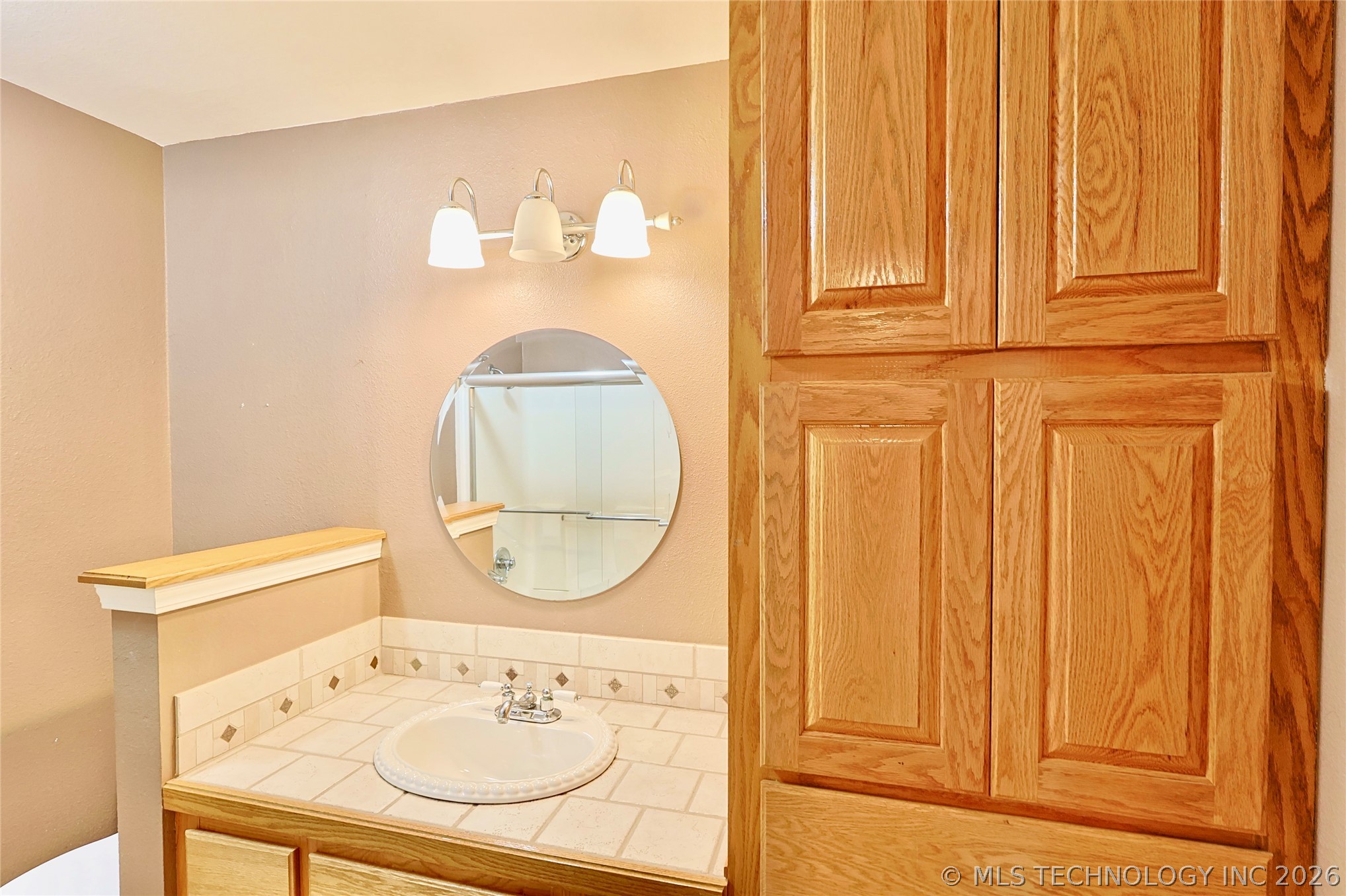 1002 W Knisley Avenue Property Photo 37