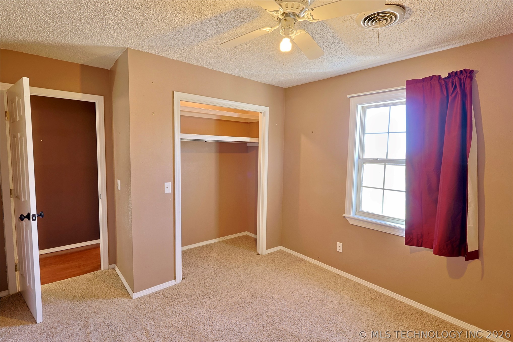 1002 W Knisley Avenue Property Photo 40