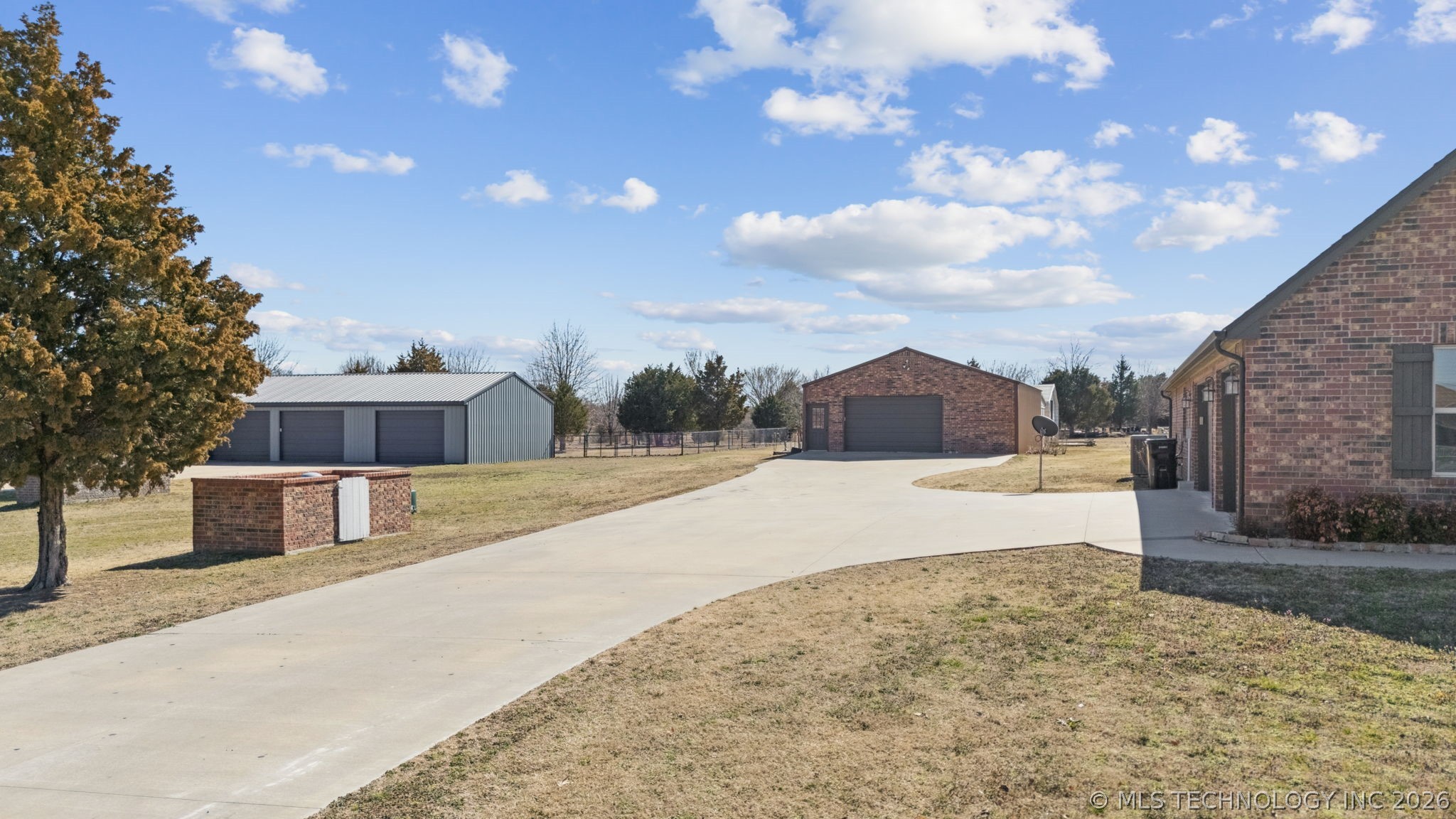 3398 E 426 Road Property Photo 4