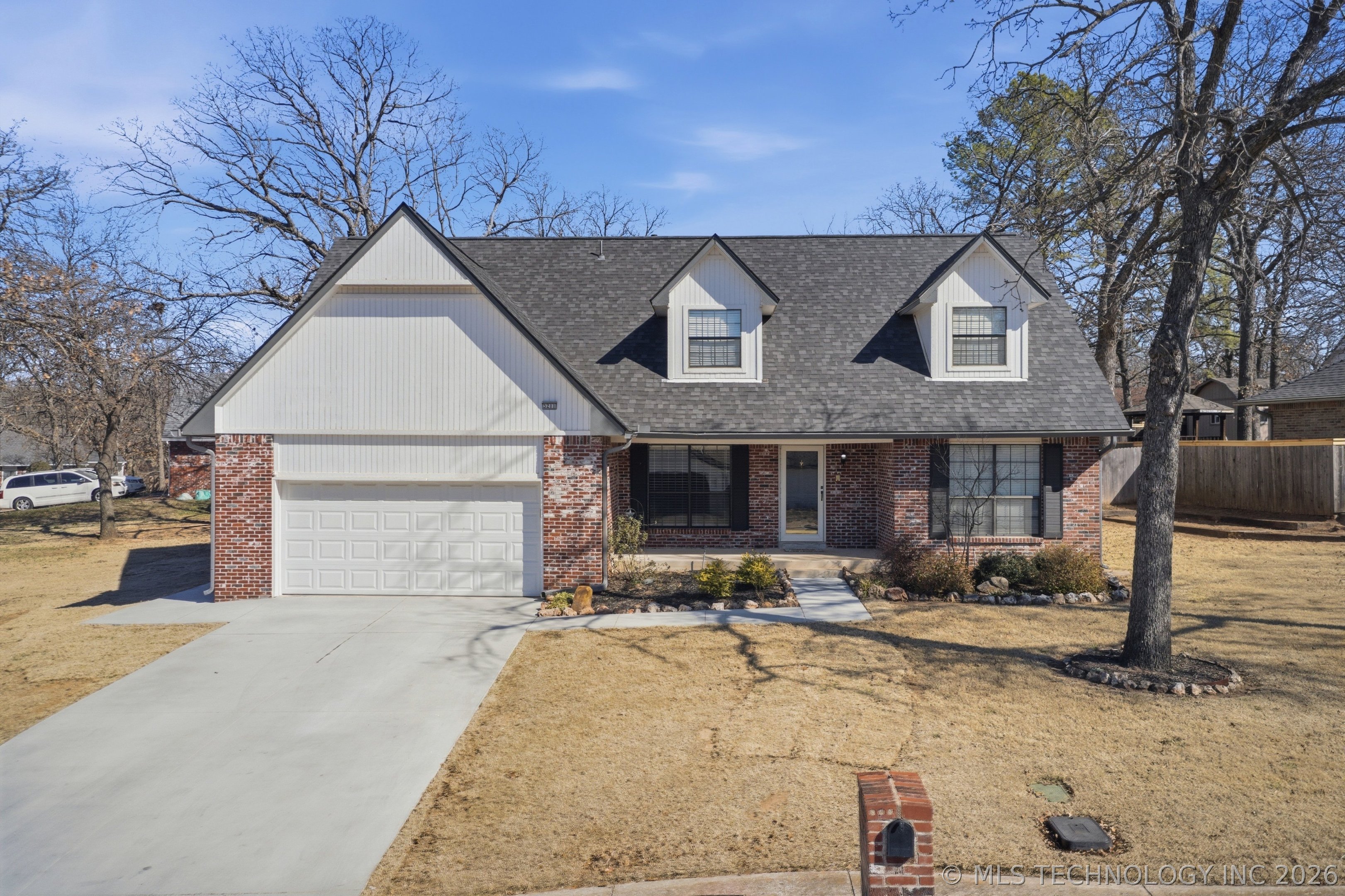 3211 S Bermuda Drive Property Photo 1