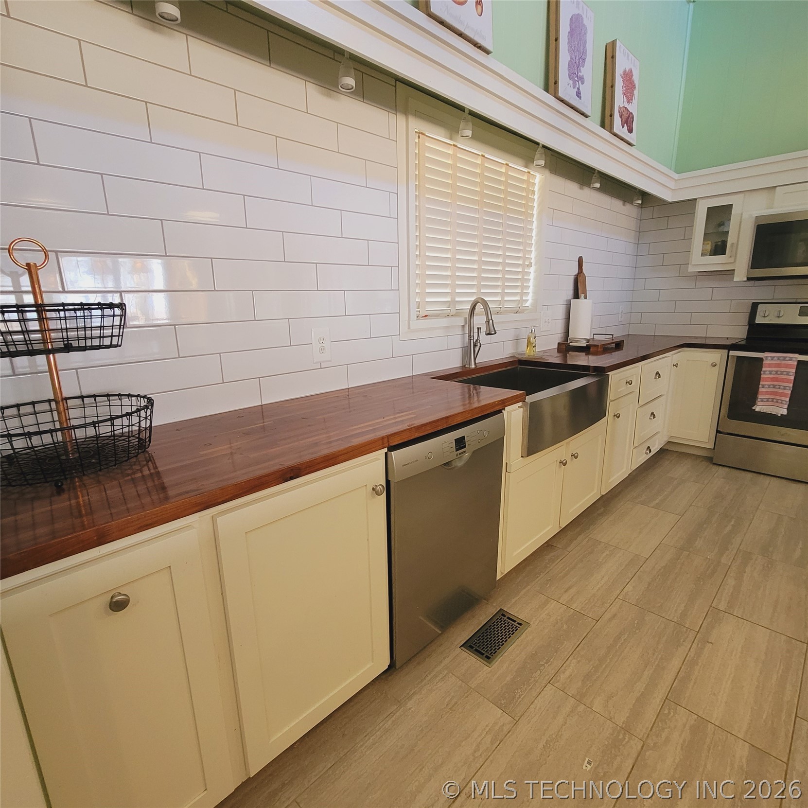 105 Lakeview Drive Property Photo 25