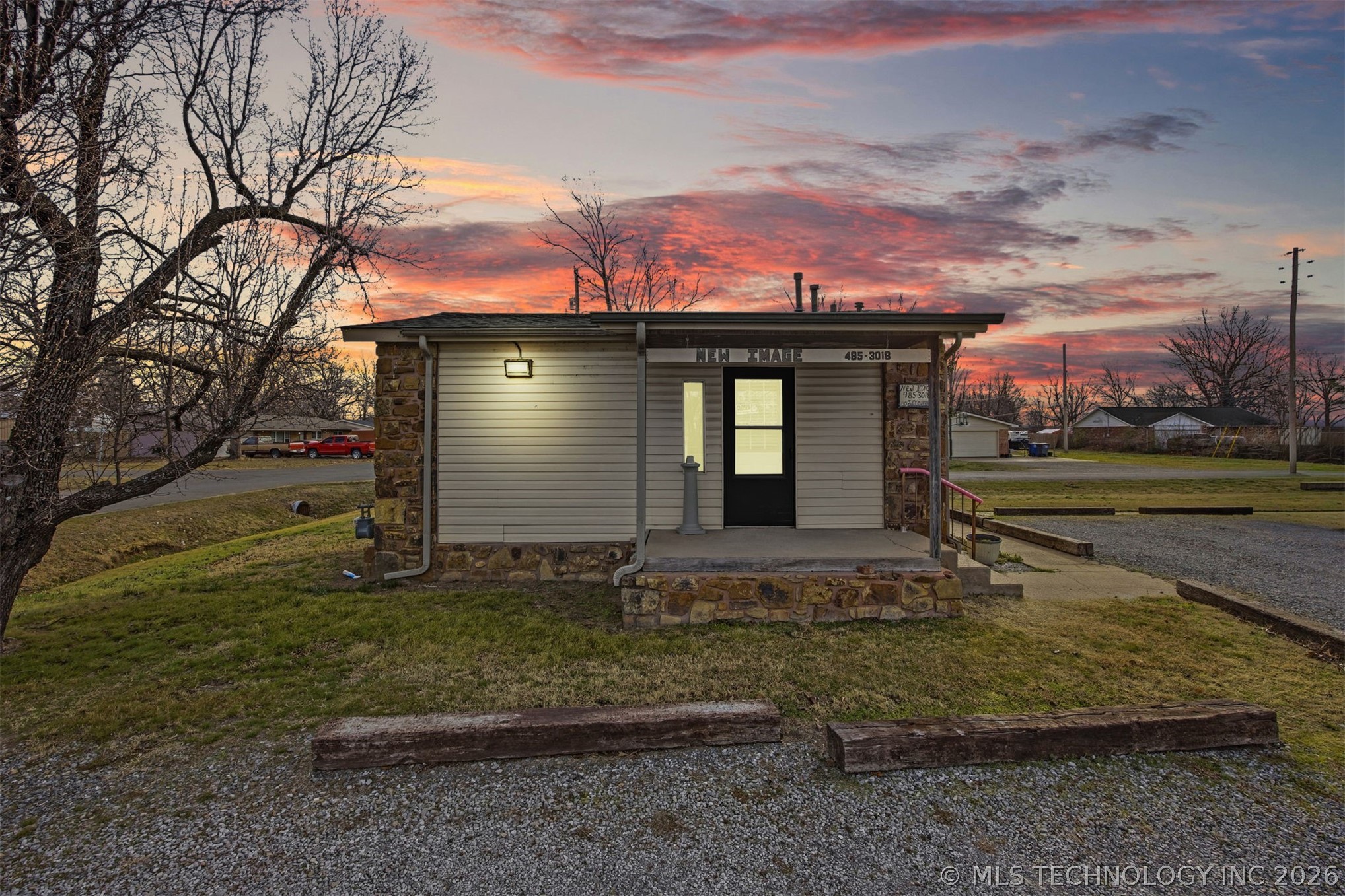 1401 S Mcquarrie Avenue Property Photo 7